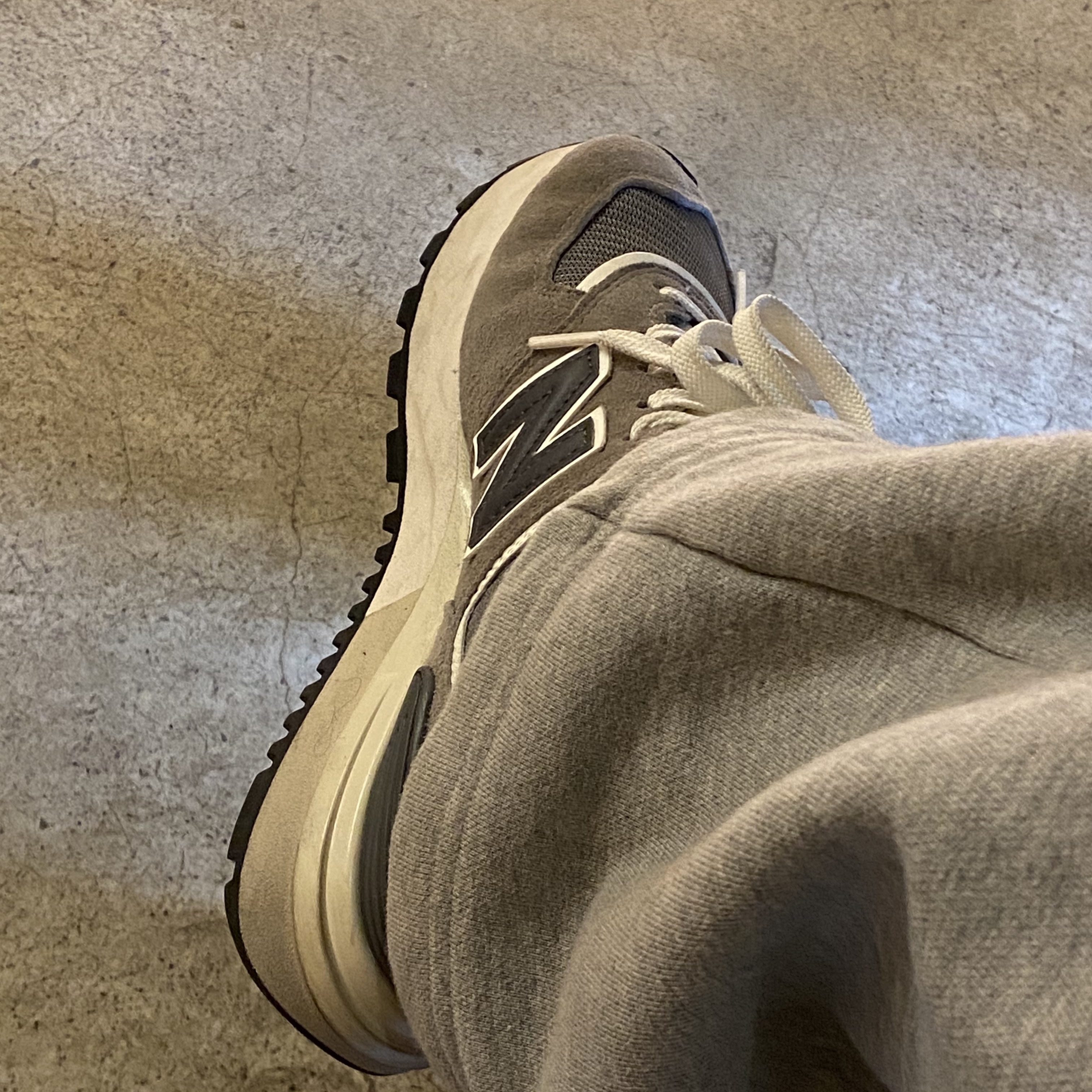 New Balance 574 Legacy Grey 착용 스타일