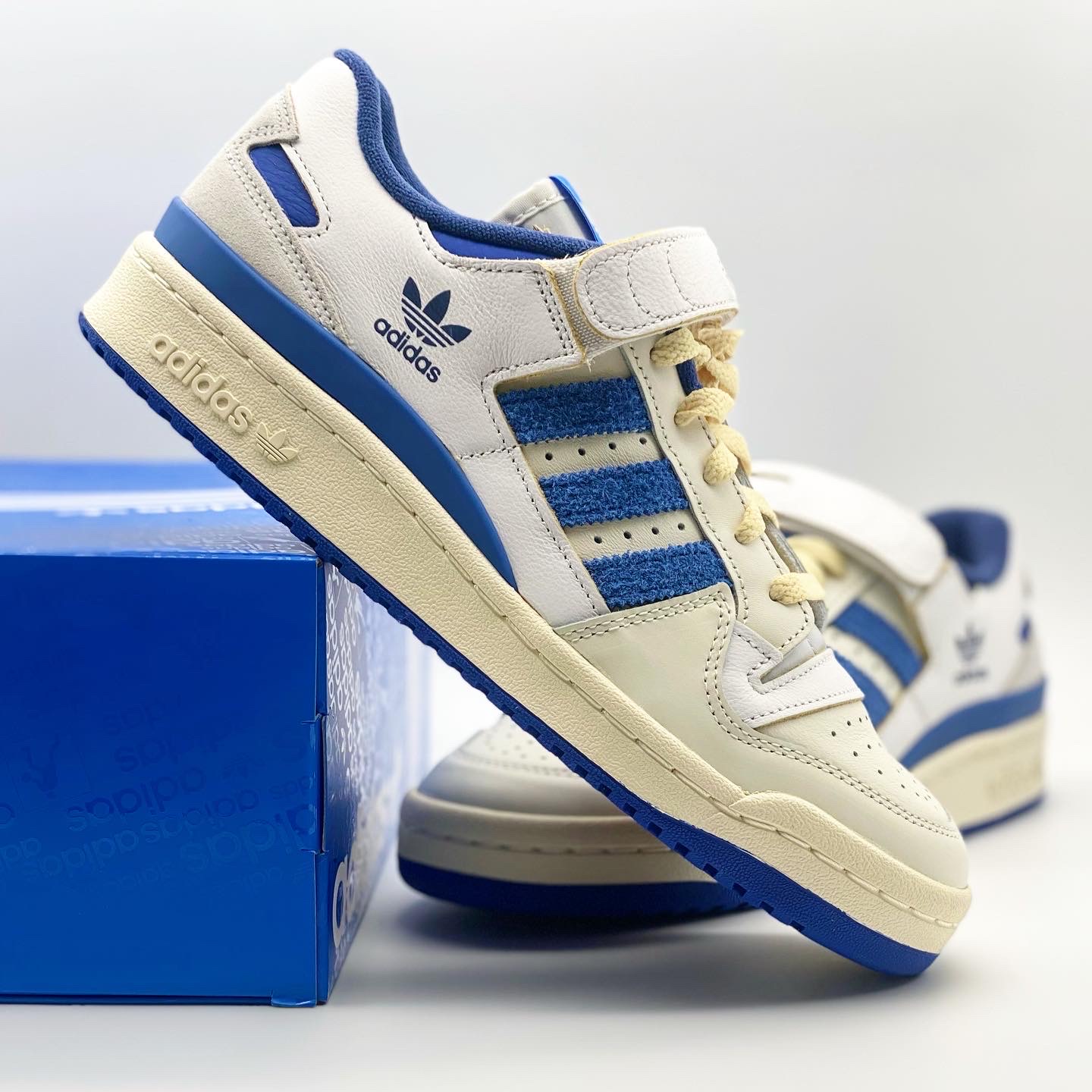 Adidas OG Forum 84 Low Blue Thread 착용 스타일 - 4