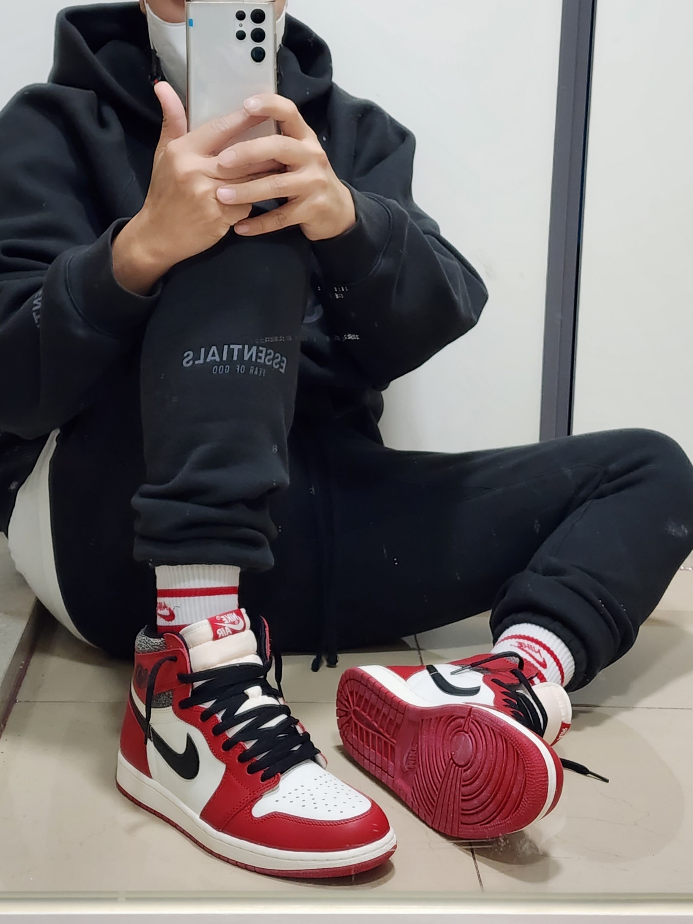 Jordan 1 Retro High OG Chicago 2022, Essentials Sweatpants Dark Slate/Black 2020 착용 스타일 - 3