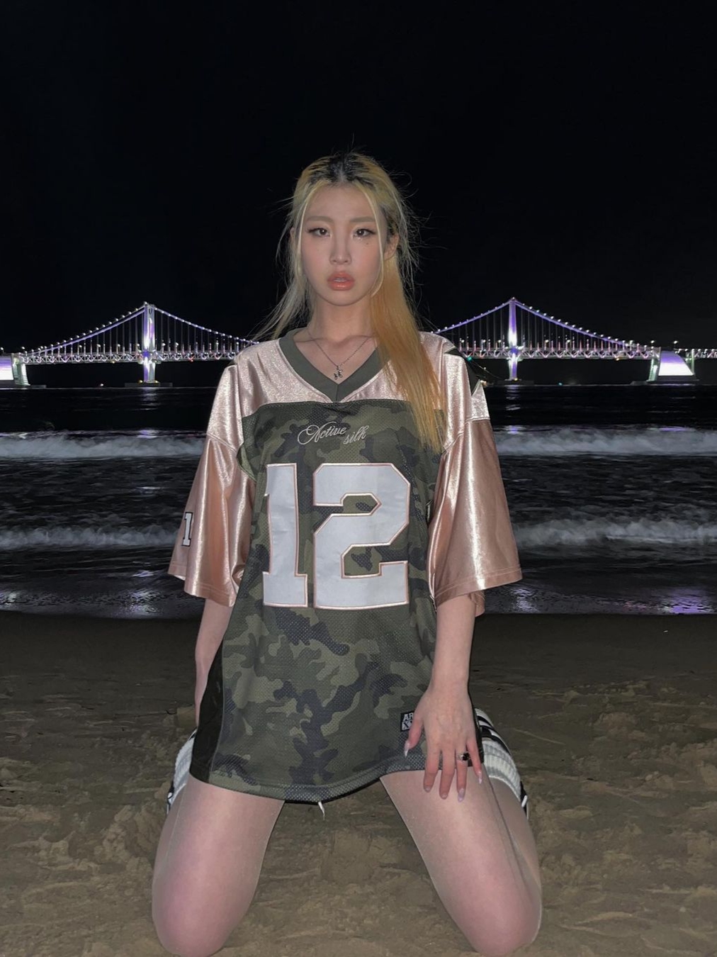 2000Archives Football T-Shirt Coral Camo 착용 스타일 - 2