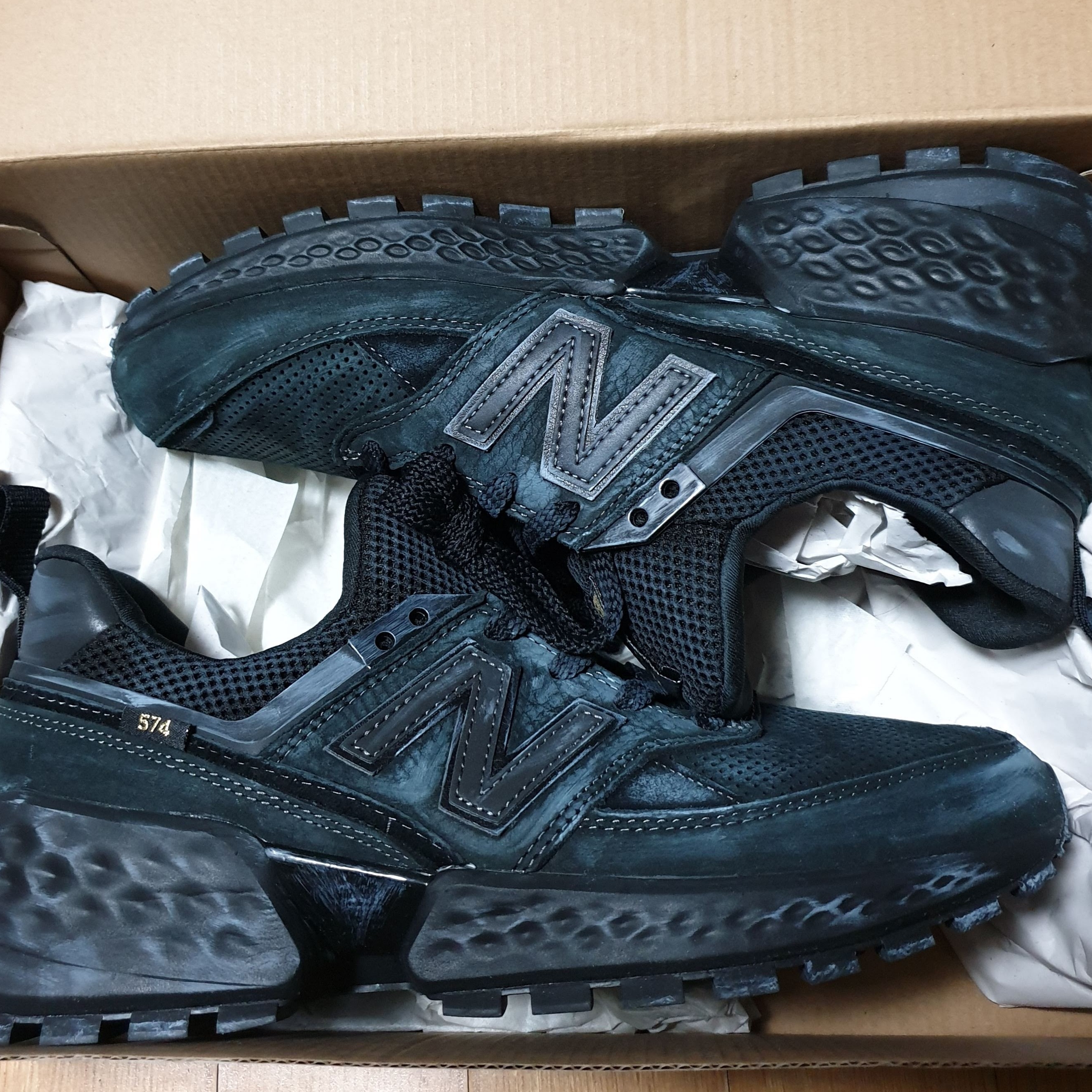 New Balance 574 Sport Vintage Black 착용 스타일