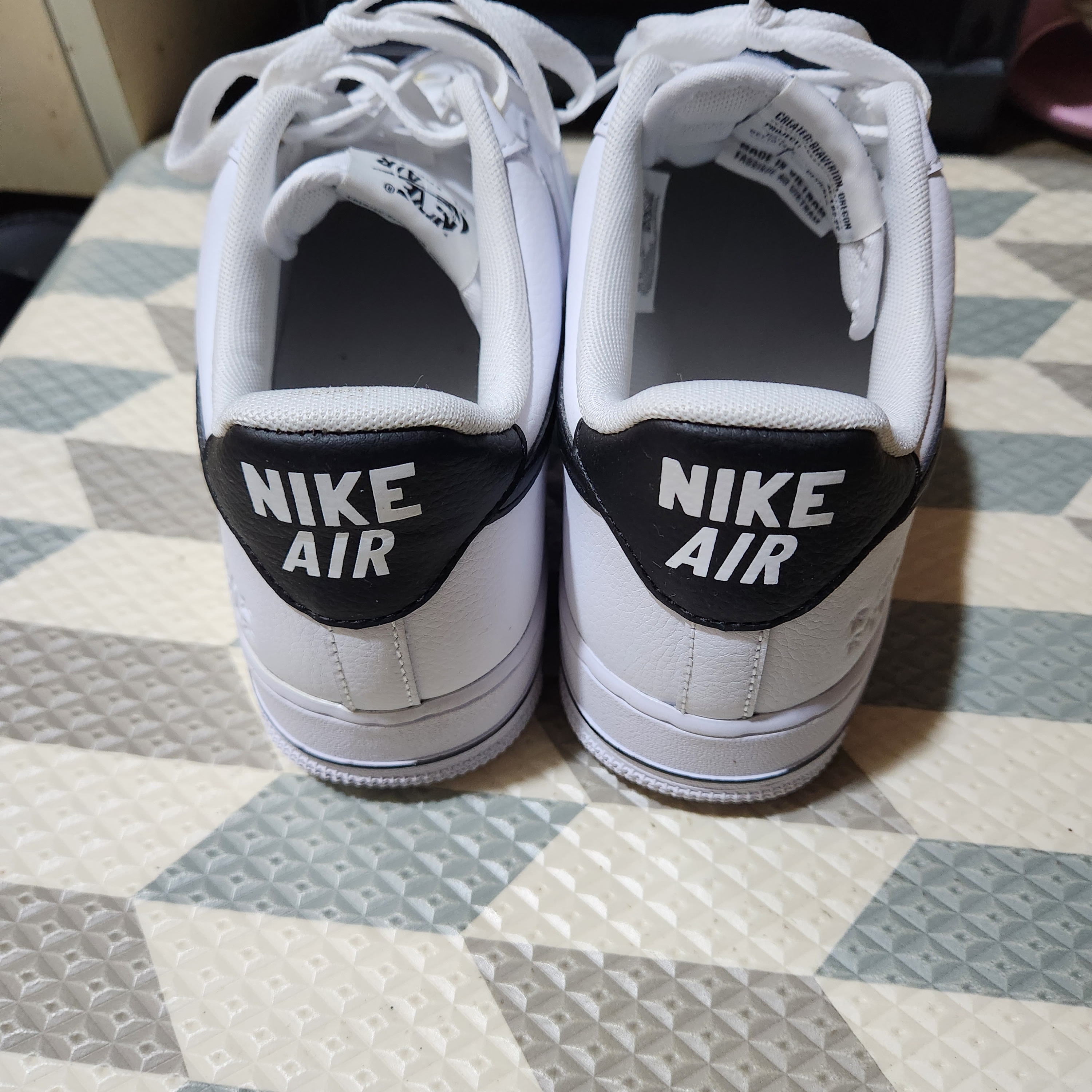 Nike Air Force 1 '07 LV8 40th Anniversary Join Forces White Black 착용 스타일 - 1