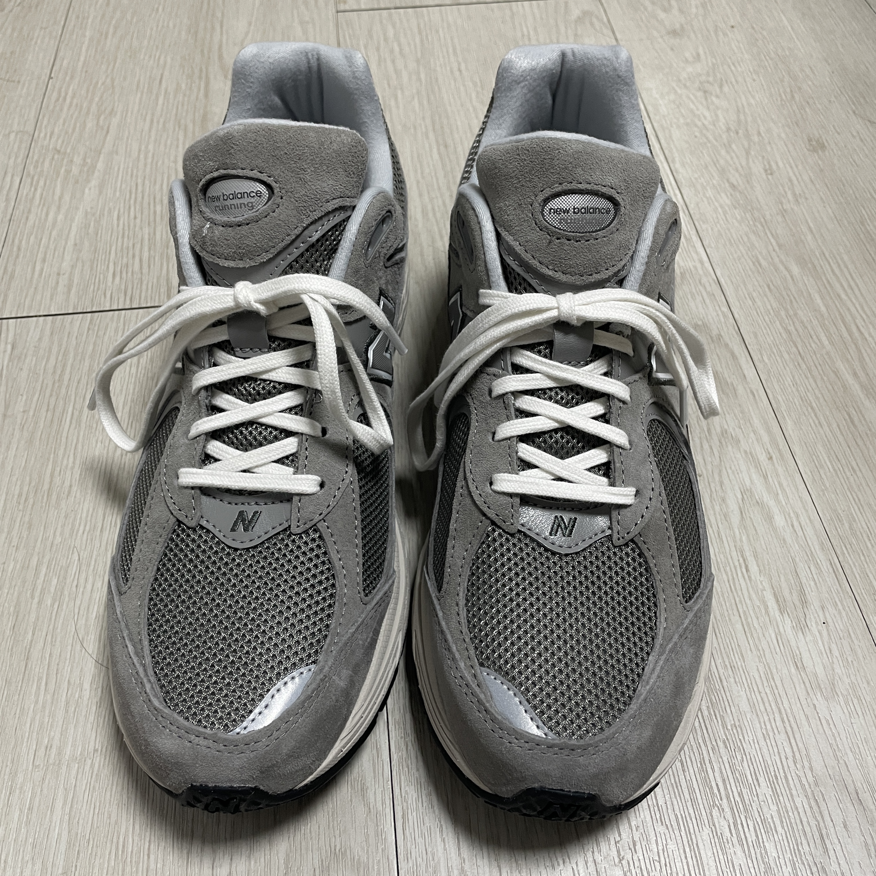 New Balance 2002R Grey 착용 스타일 - 2