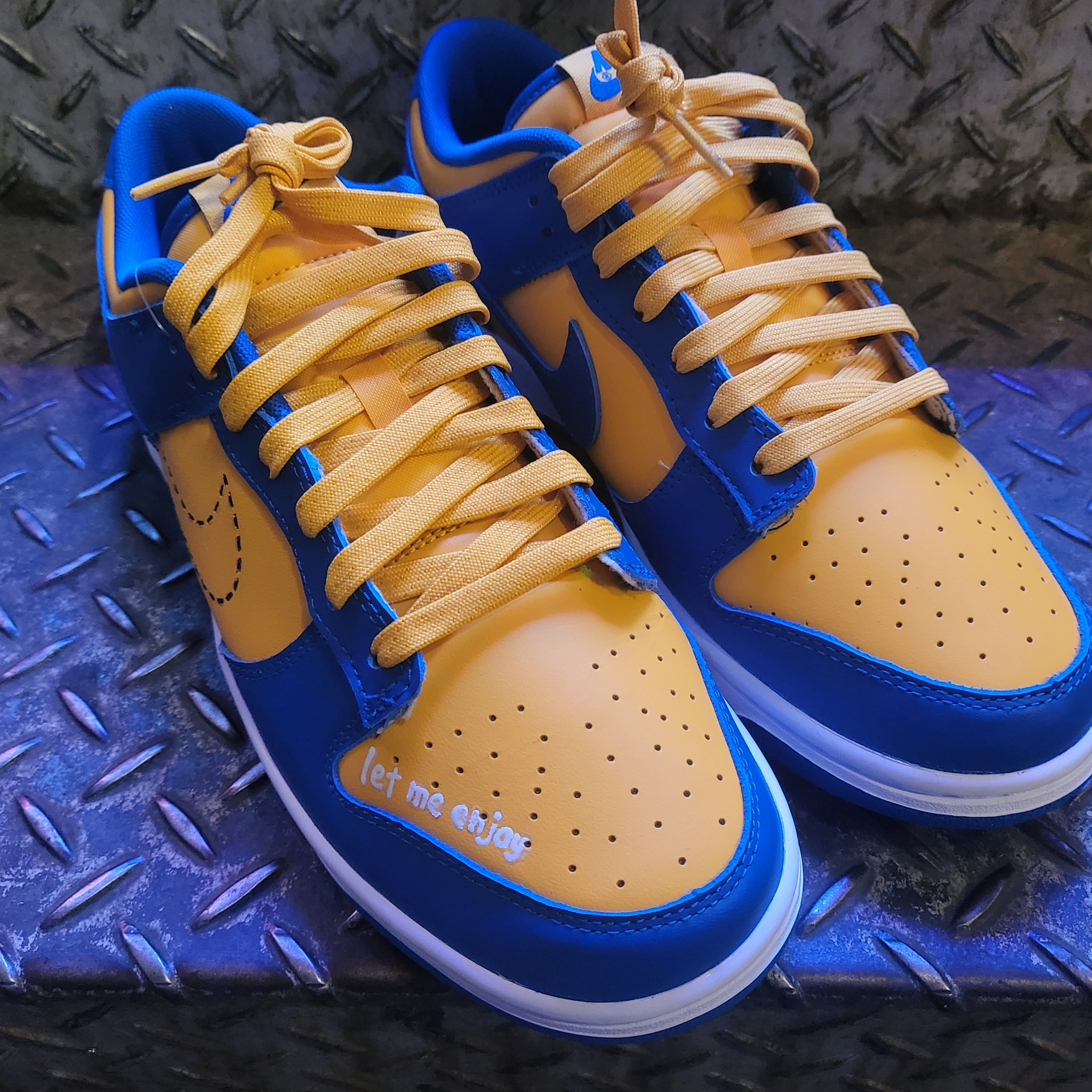 Nike Dunk Low Retro Blue Jay and University Gold 착용 스타일 - 5