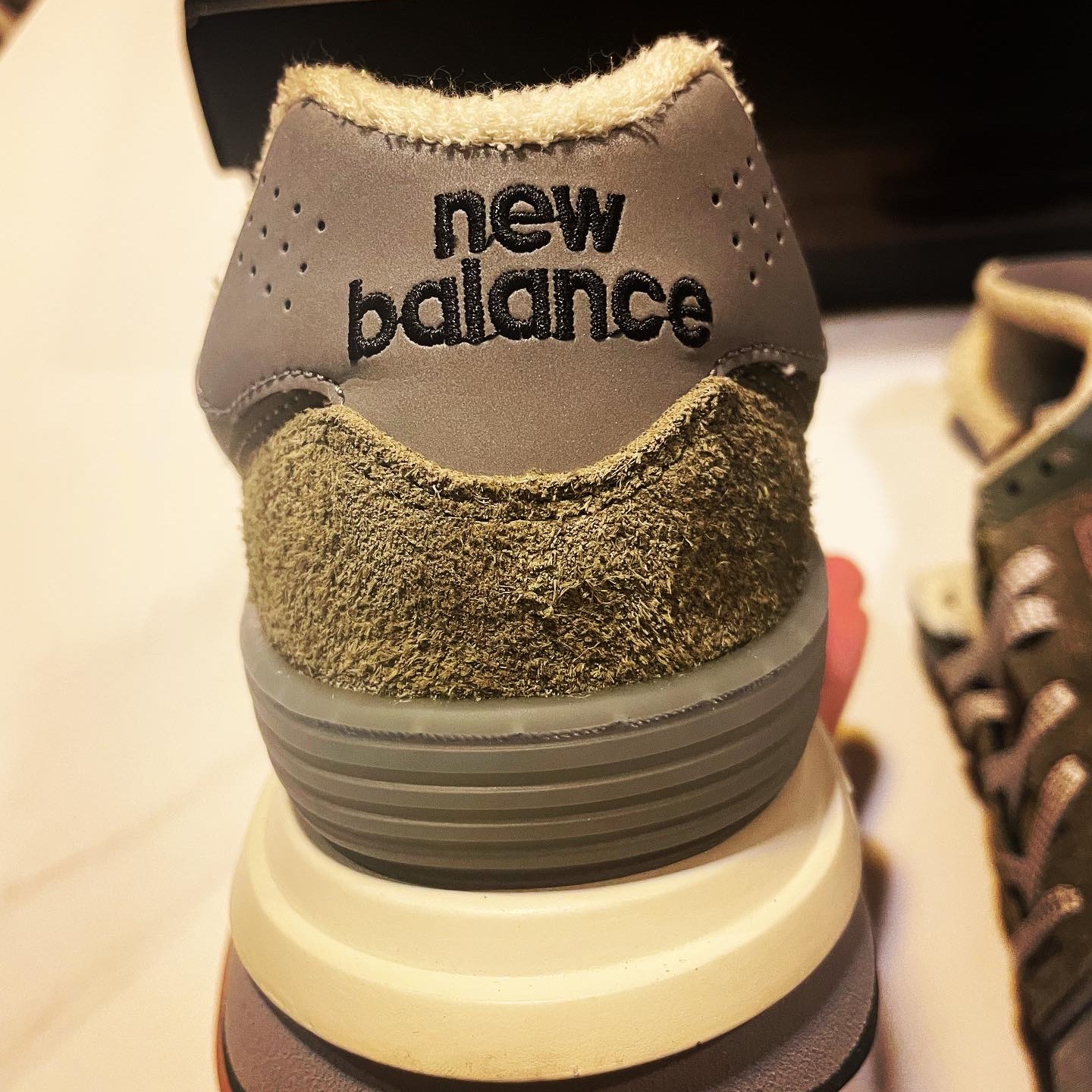 New Balance x Stone Island 574 Legacy Green 착용 스타일 - 4