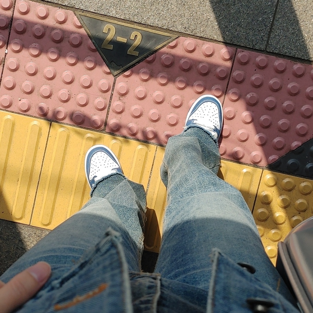 Nike Dunk Low Retro SE Industrial Blue 착용 스타일