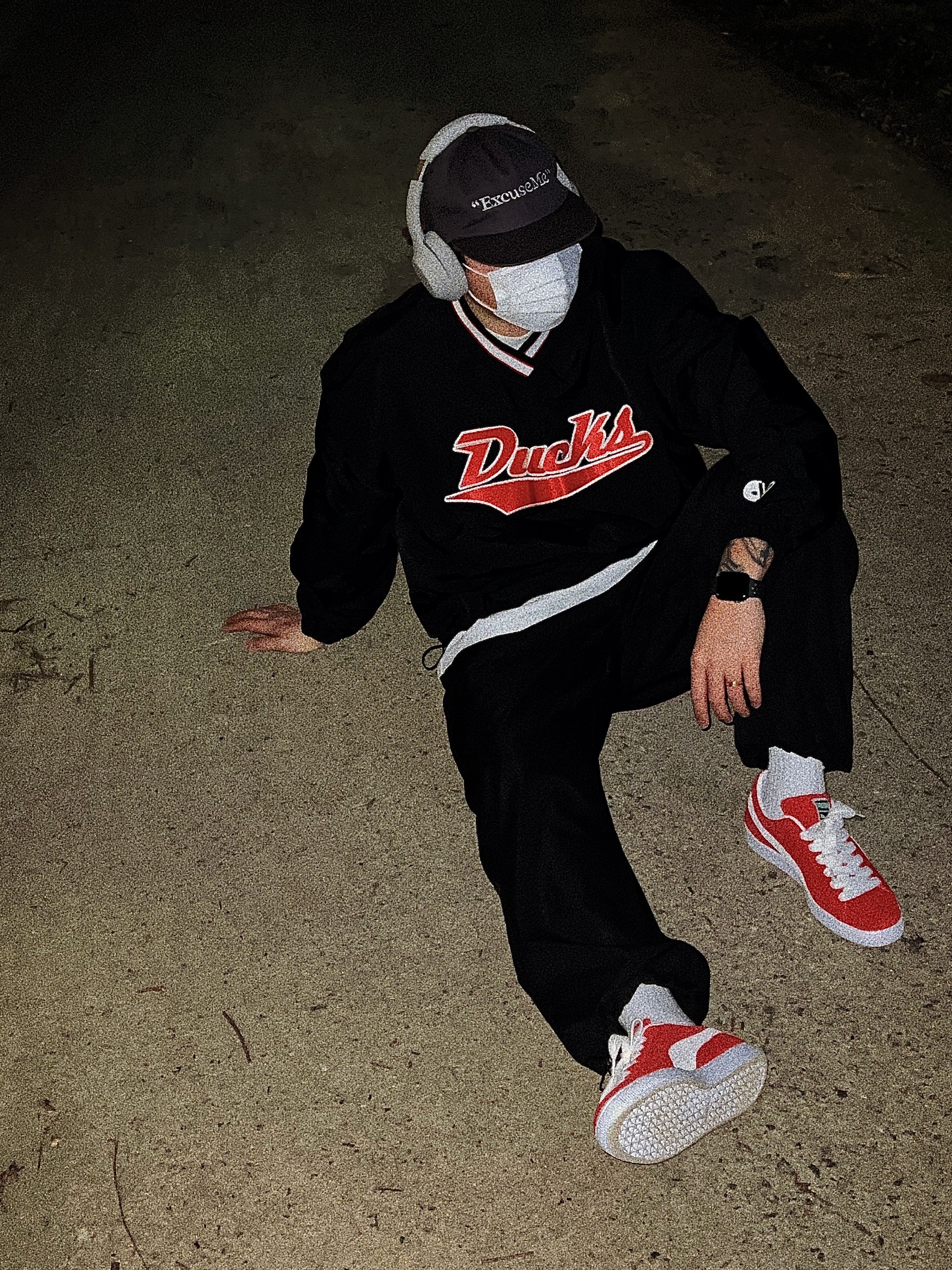 Puma Suede Super High Risk Red, Sony WH-1000XM4 Platinum Silver (Korean Ver.) 착용 스타일 - 2
