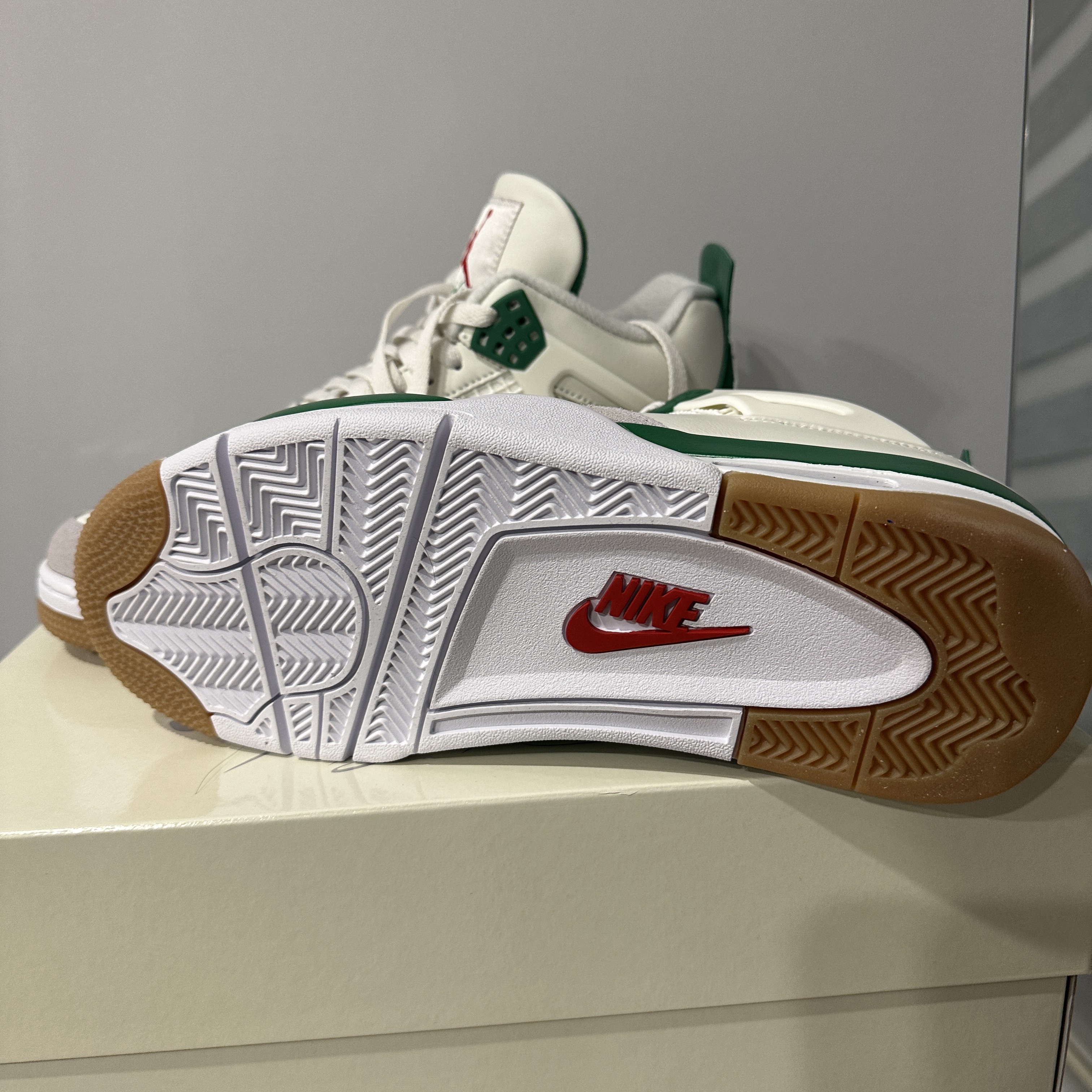 Jordan 4 x Nike SB Retro SP Pine Green 착용 스타일 - 3