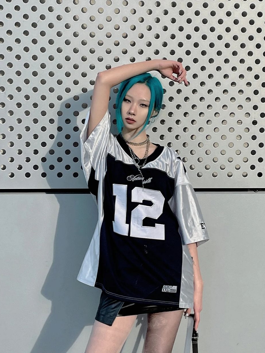 2000Archives Football T-Shirt Navy 착용 스타일 - 1