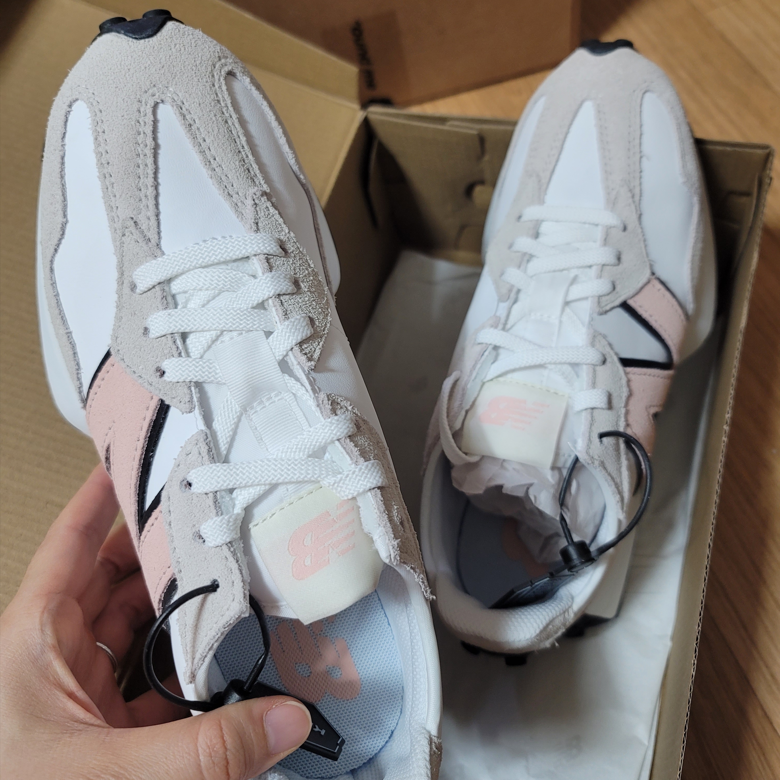 (W) New Balance 327 Pink Haze 착용 스타일