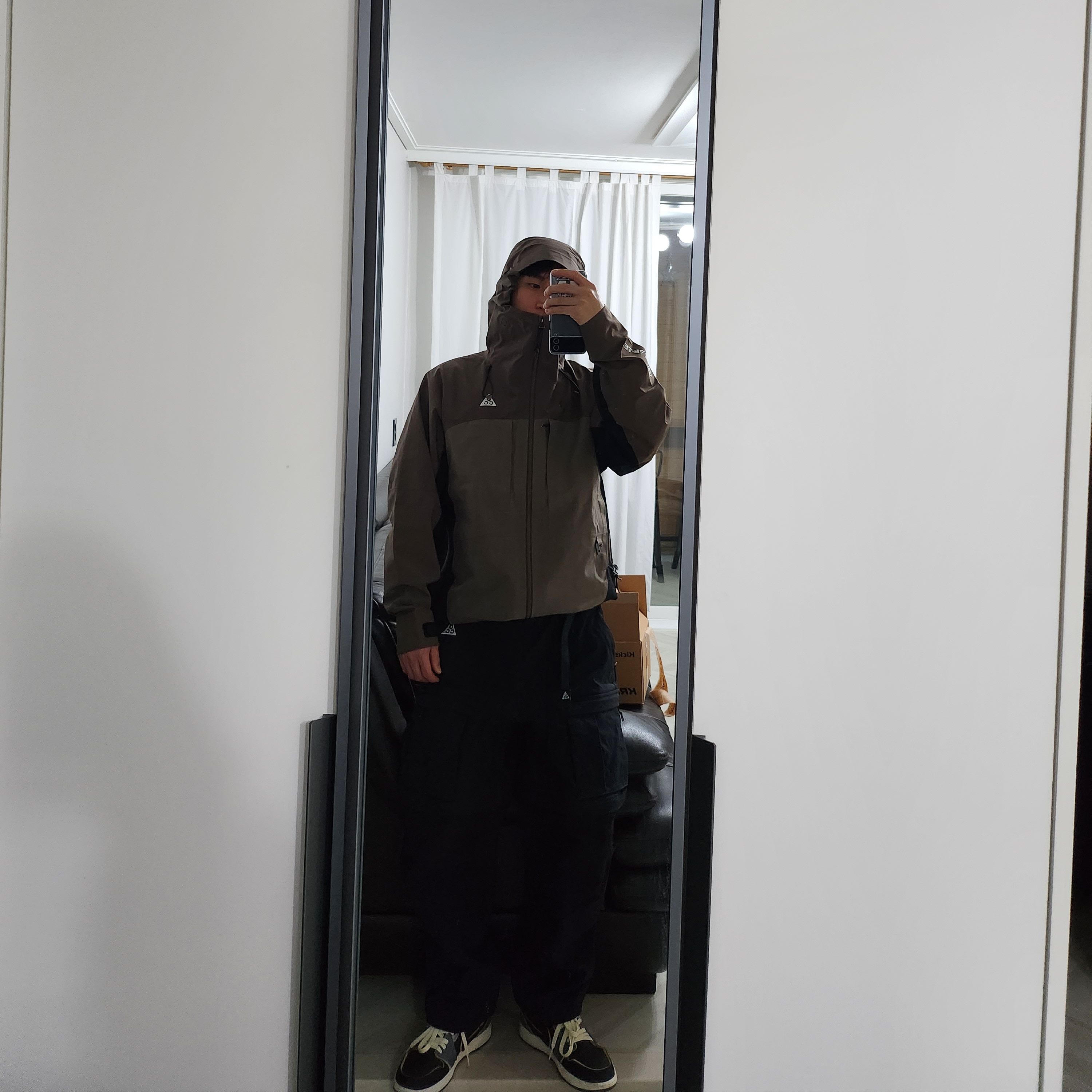 Nike ACG Storm-Fit ADV Gore-Tex Misery Ridge Jacket Iron Stone - Asia, Nike ACG Smith Summit Cargo Pants Black Summit White - Asia 착용 스타일