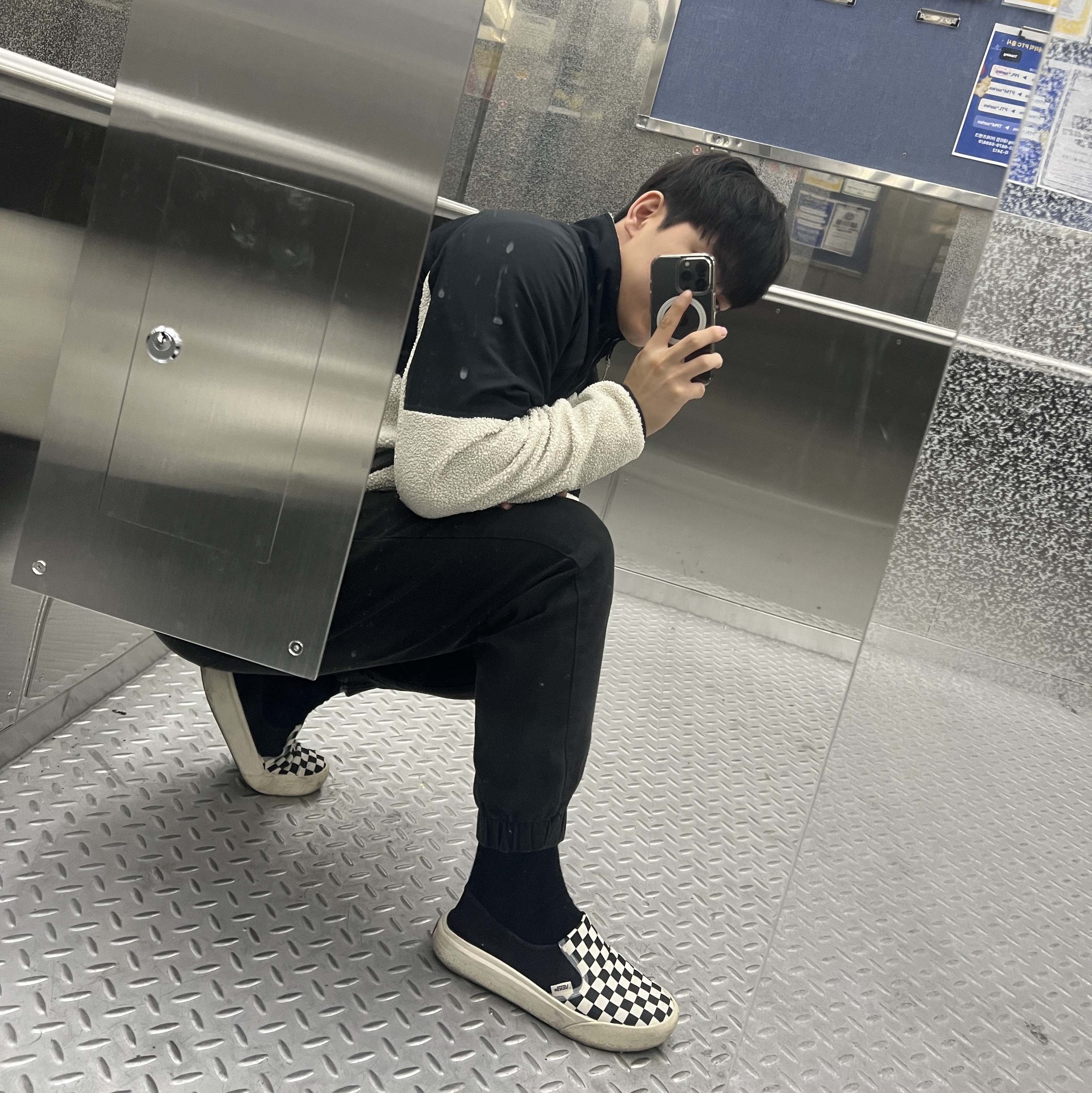 Vans Checkerboard Comfycush One Black 착용 스타일