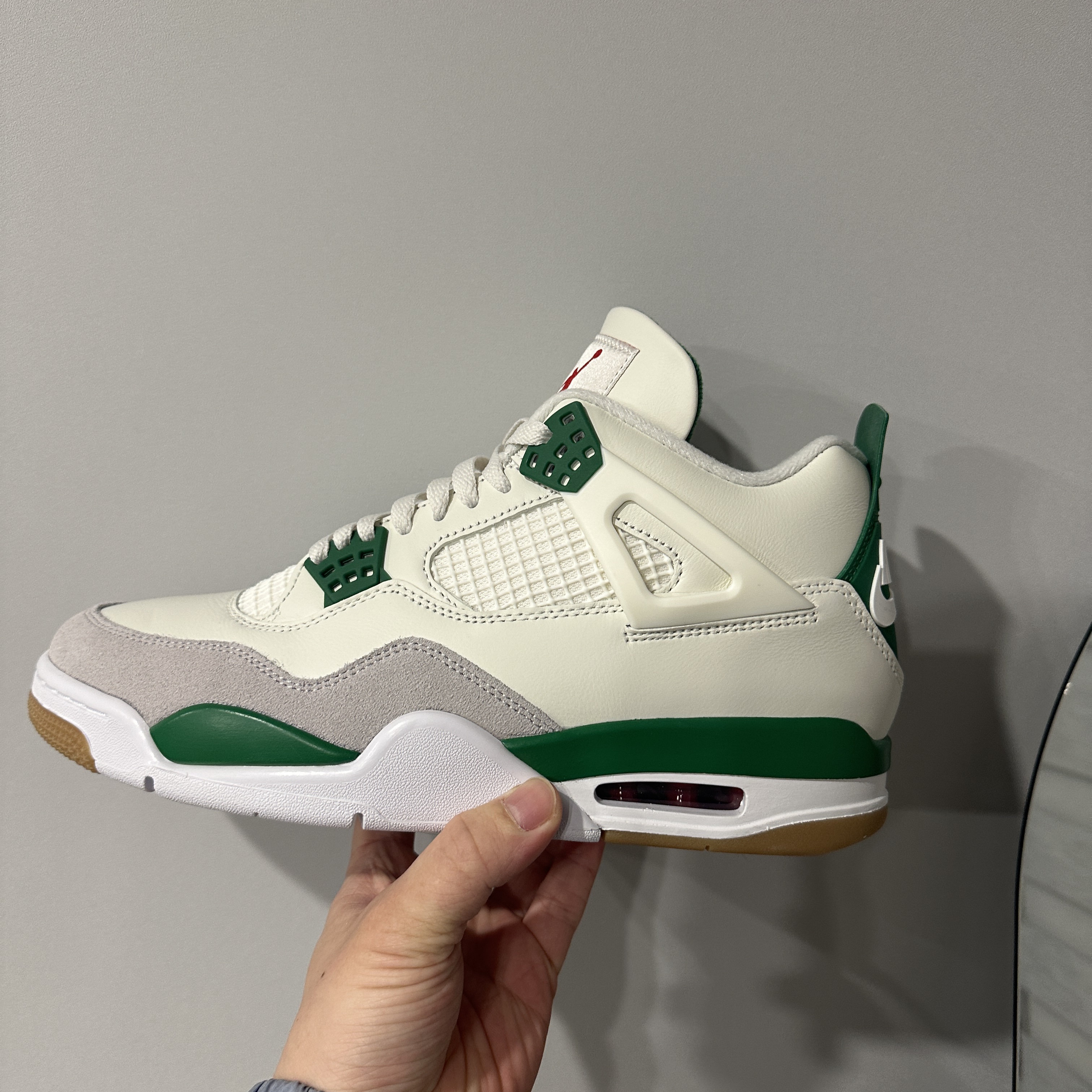 Jordan 4 x Nike SB Retro SP Pine Green 착용 스타일 - 2