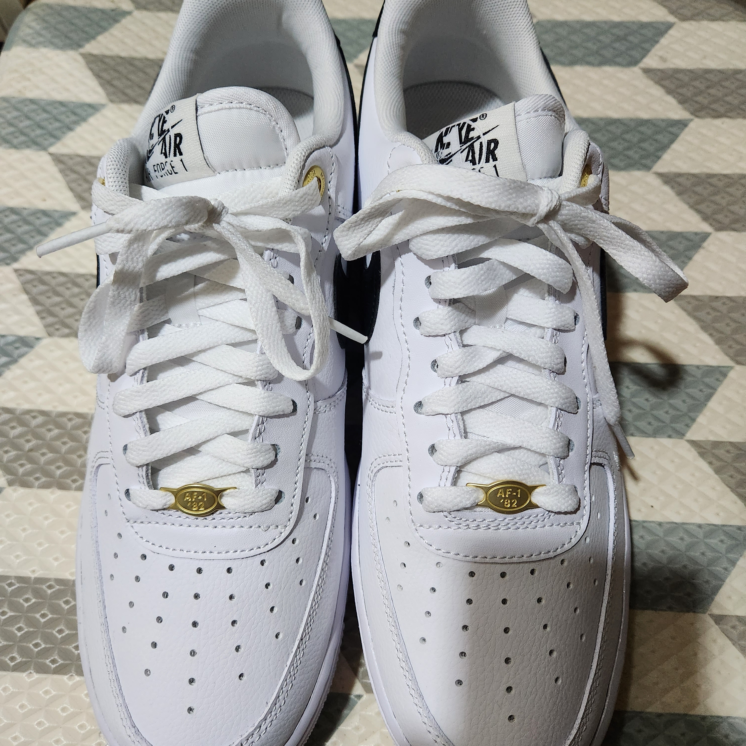 Nike Air Force 1 '07 LV8 40th Anniversary Join Forces White Black 착용 스타일 - 3