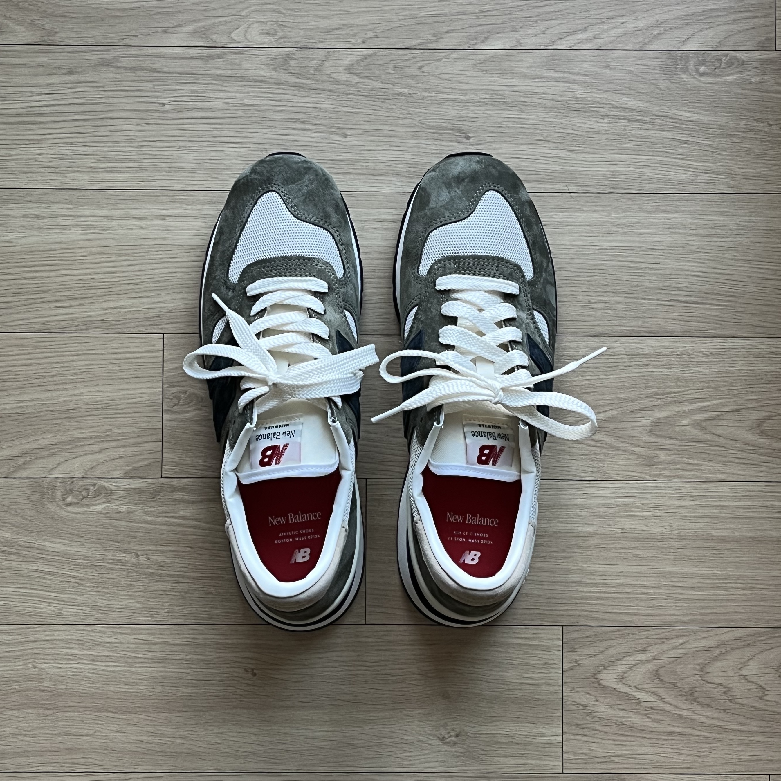 New Balance 990v1 Made in USA Olive 착용 스타일 - 3