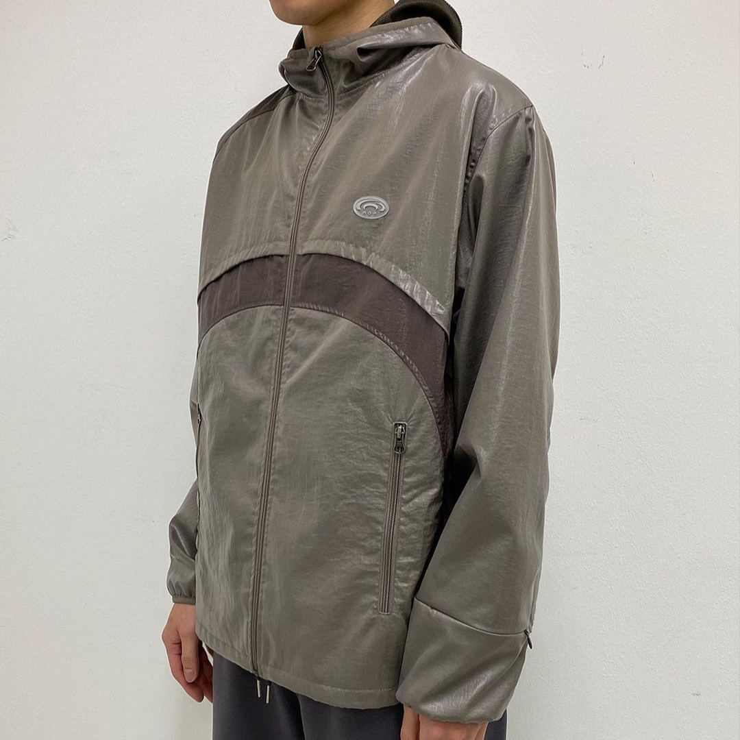 Art Of Field Glossy Colourway Jacket Brown 착용 스타일