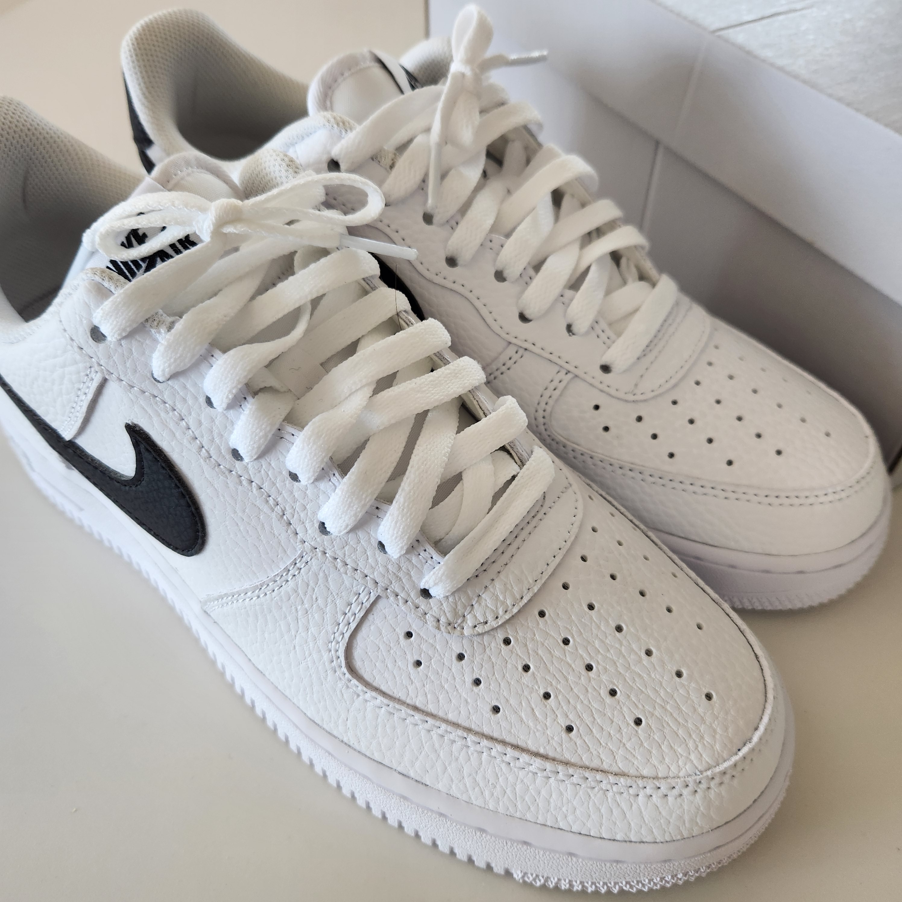 Nike Air Force 1 '07 White Black 착용 스타일