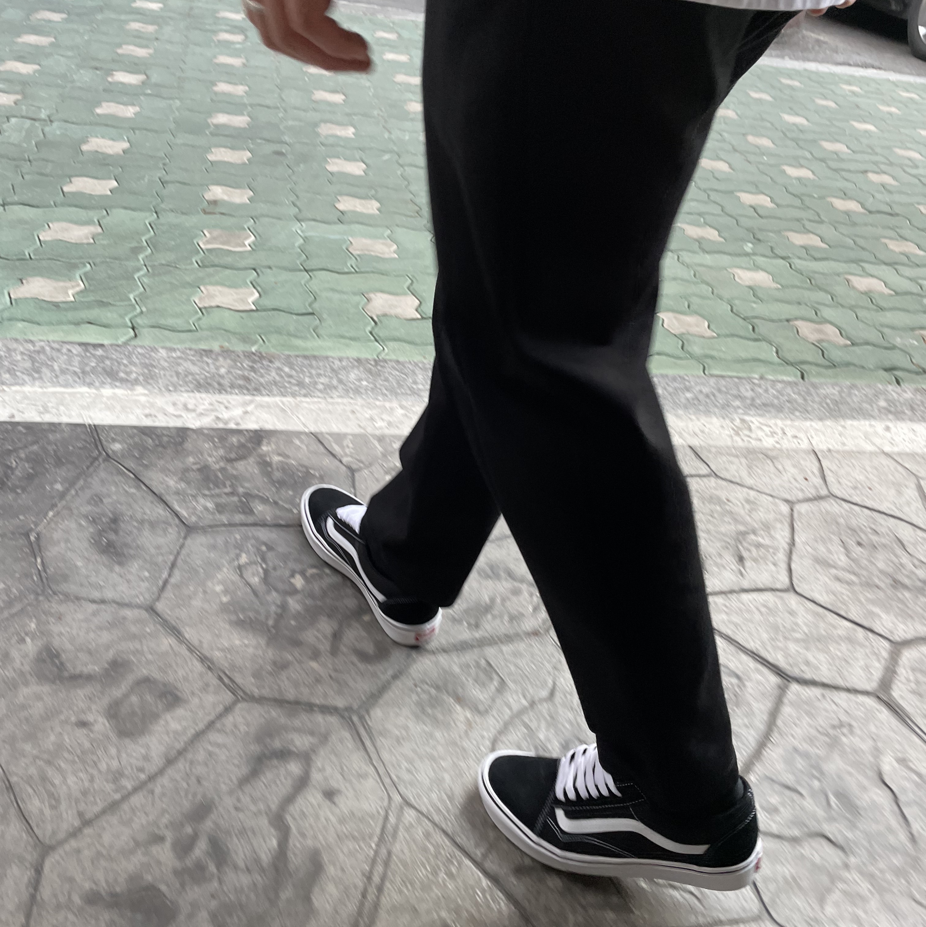 Vans ComfyCush Old Skool Black True white 착용 스타일 - 2