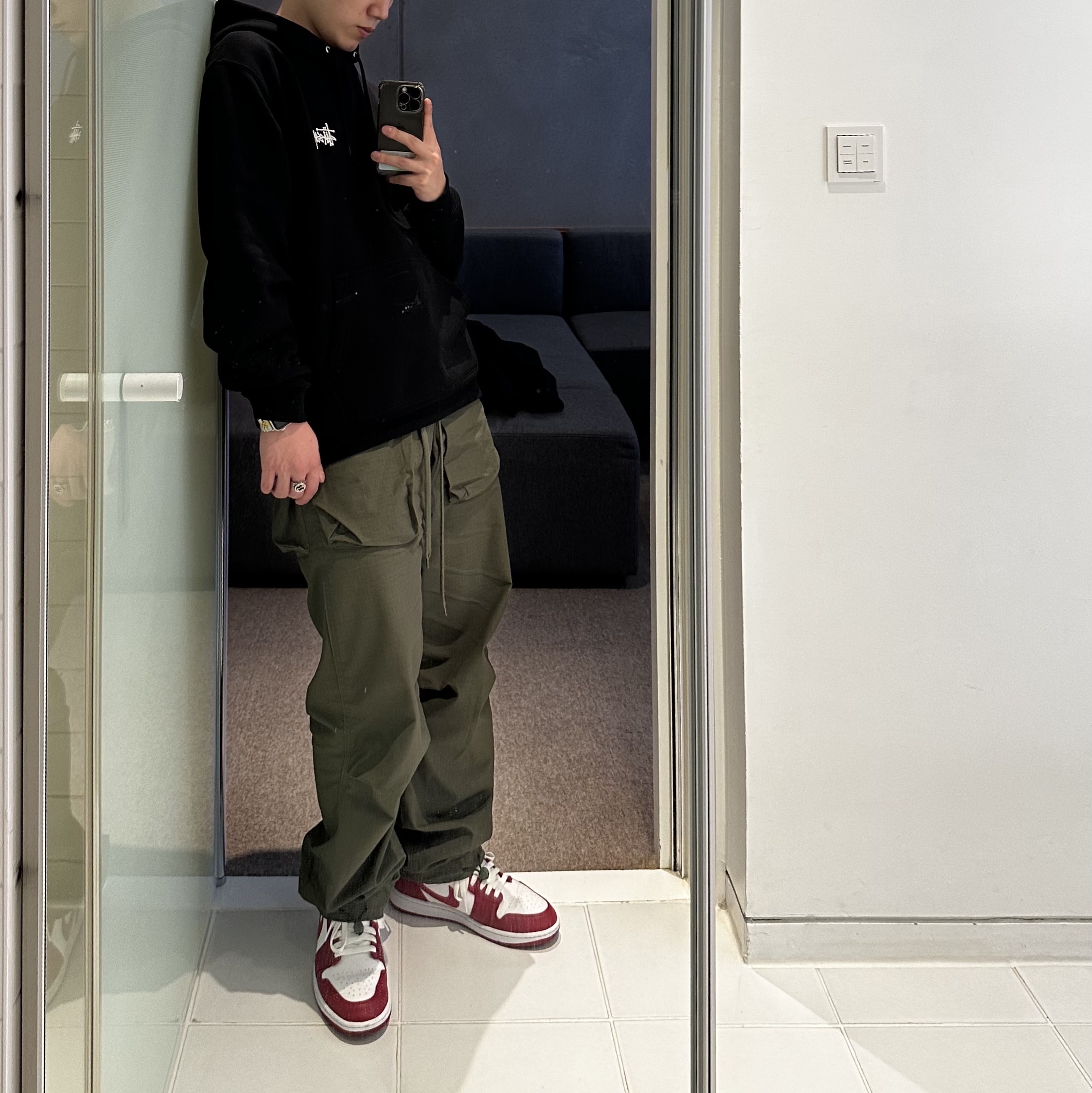 Jordan 1 Low Cardinal Red 착용 스타일 - 1