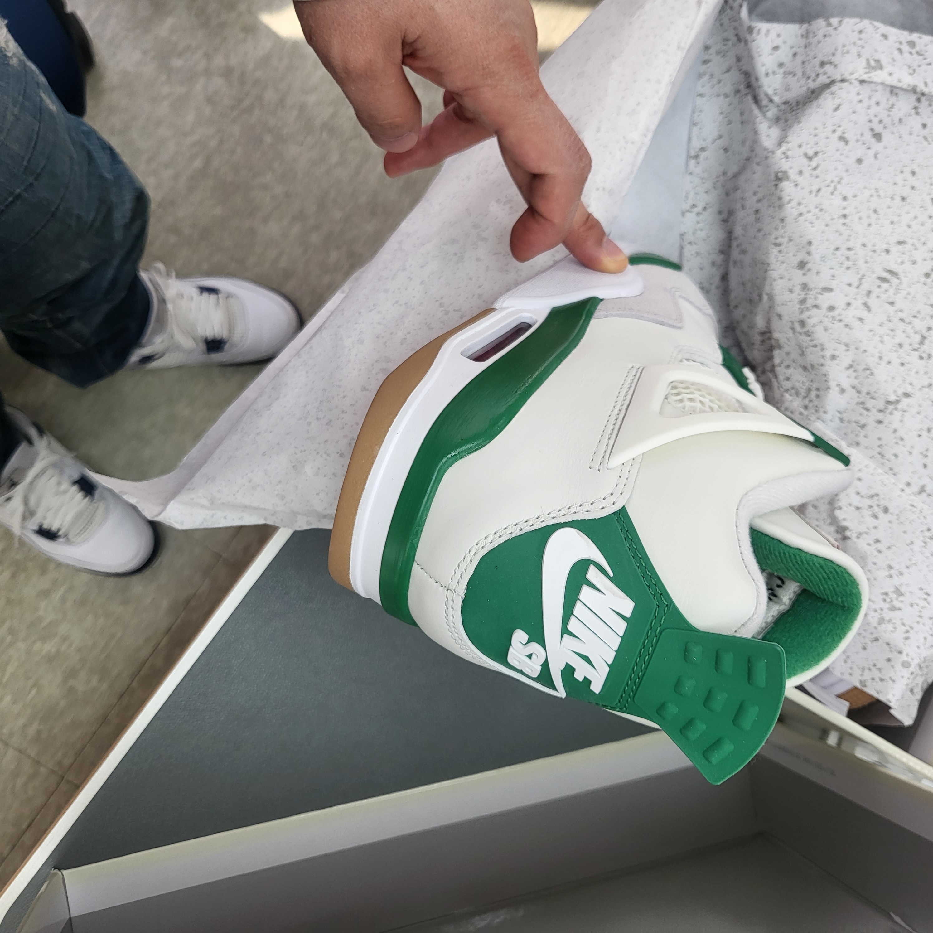 Jordan 4 x Nike SB Retro SP Pine Green, Jordan 4 Retro Midnight Navy 착용 스타일 - 1