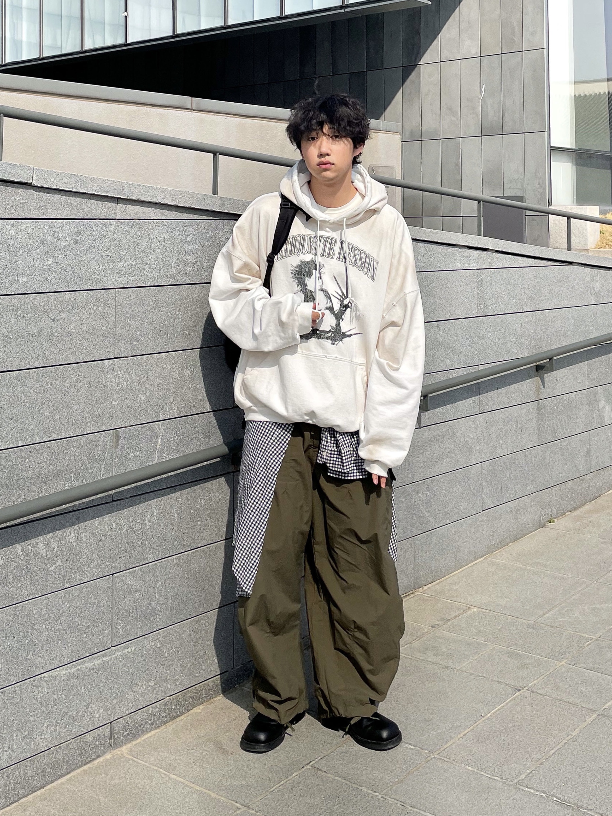 Project G/R x Atmos Etiquette Lesson Vintage Washed Hoodie White, Arc'teryx Mantis 32 Backpack Black 착용 스타일 - 1