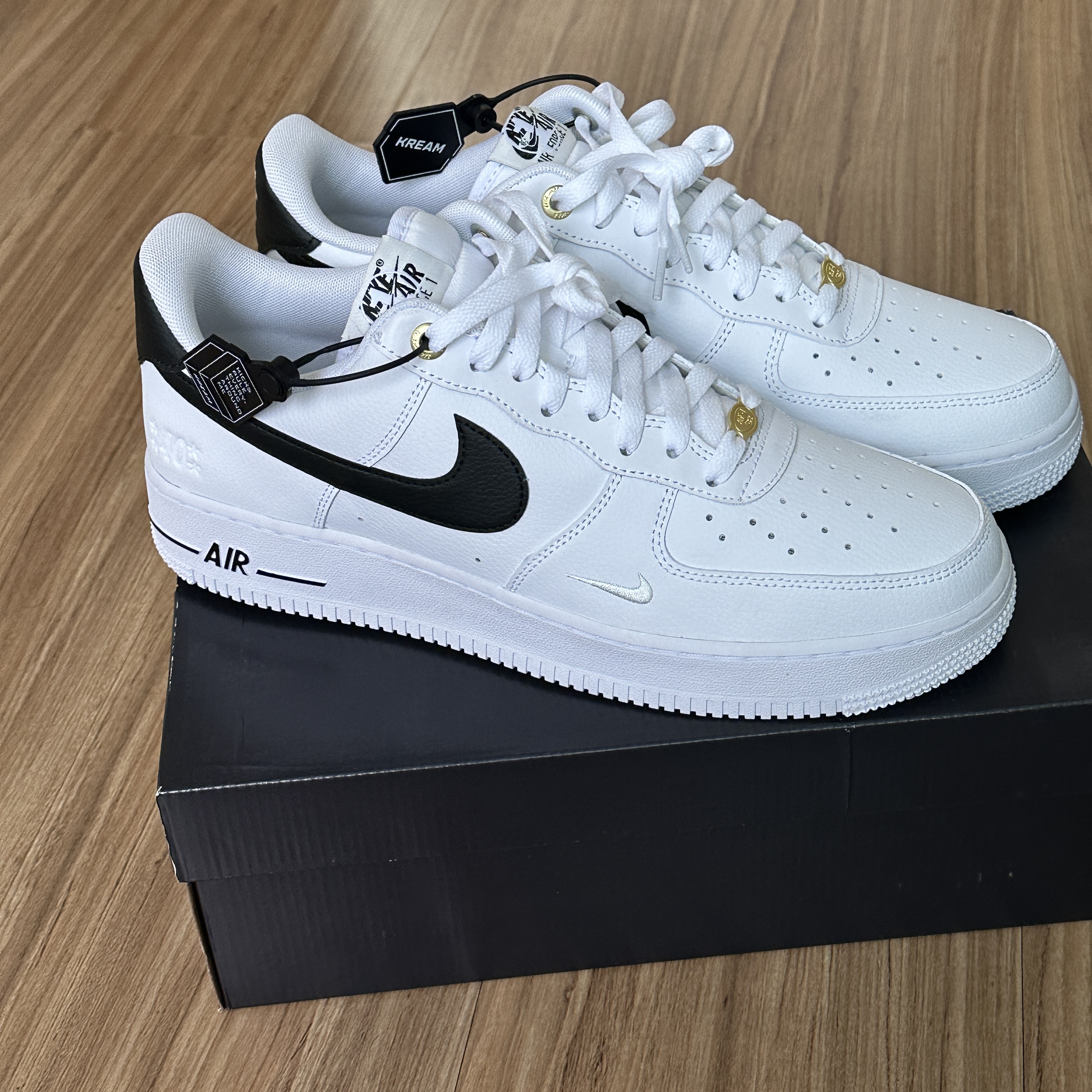 Nike Air Force 1 '07 LV8 40th Anniversary Join Forces White Black 착용 스타일