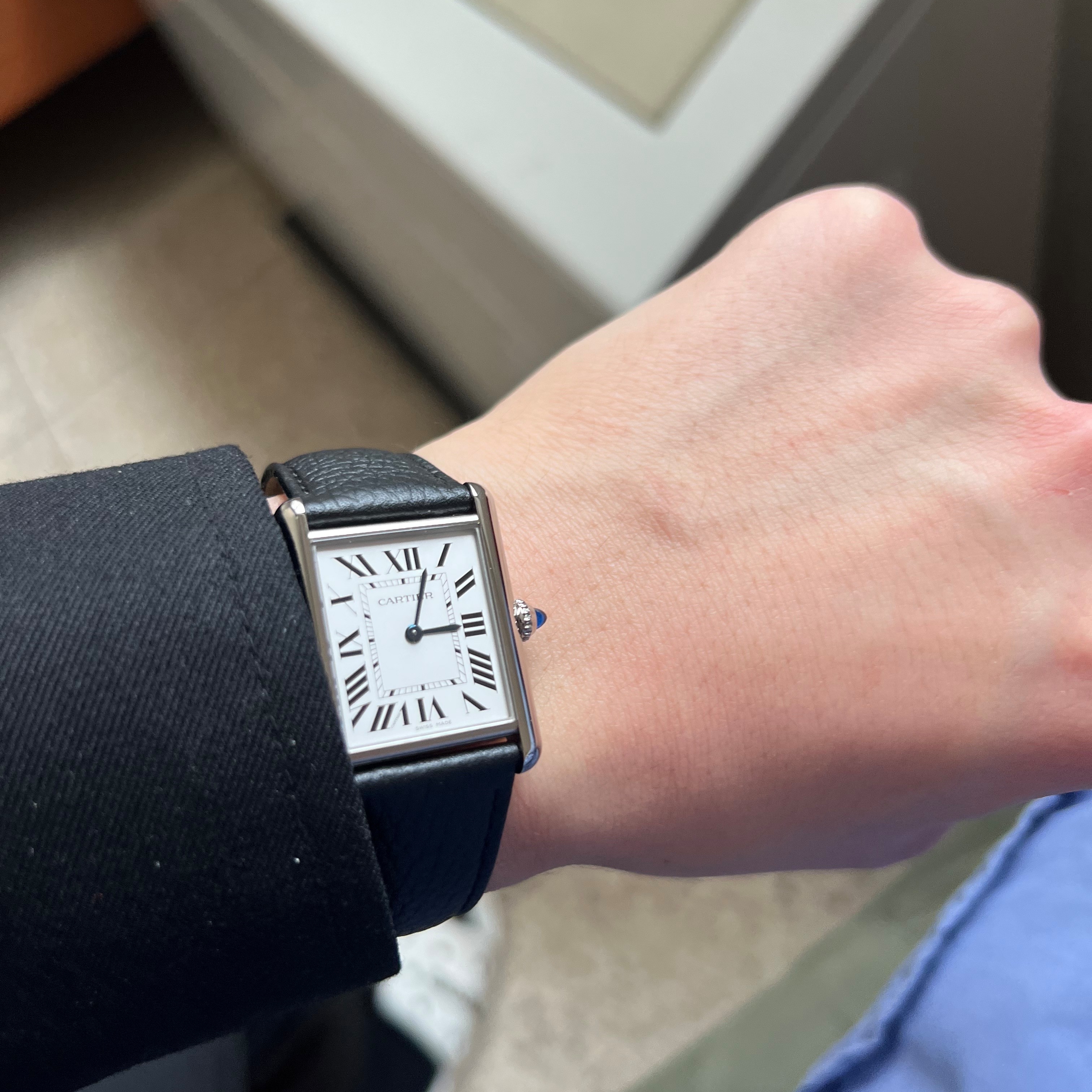 Cartier Tank Must Watch Large Quartz Steel Calfskin Black 착용 스타일 - 1