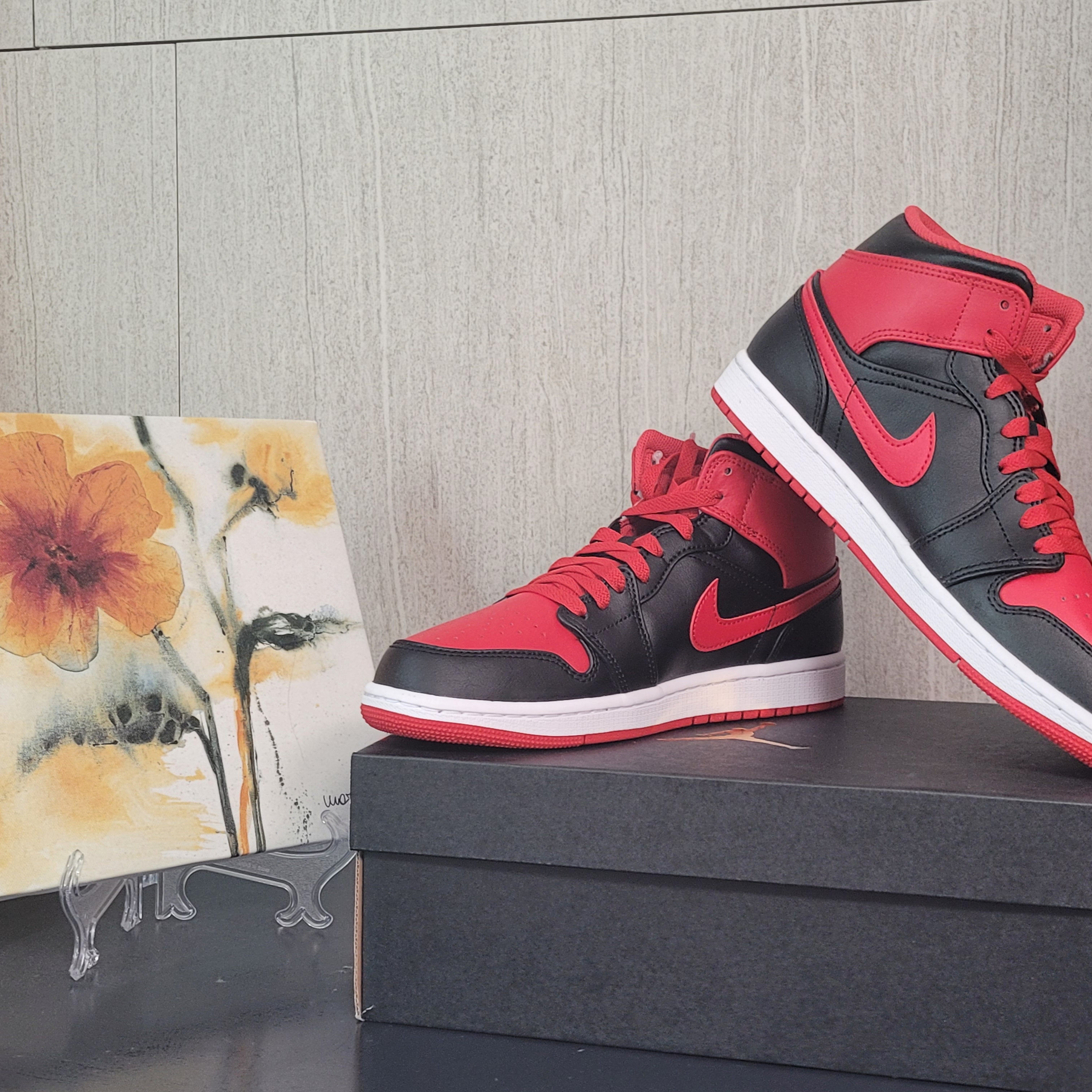 Jordan 1 Mid Black Fire Red 착용 스타일 - 1