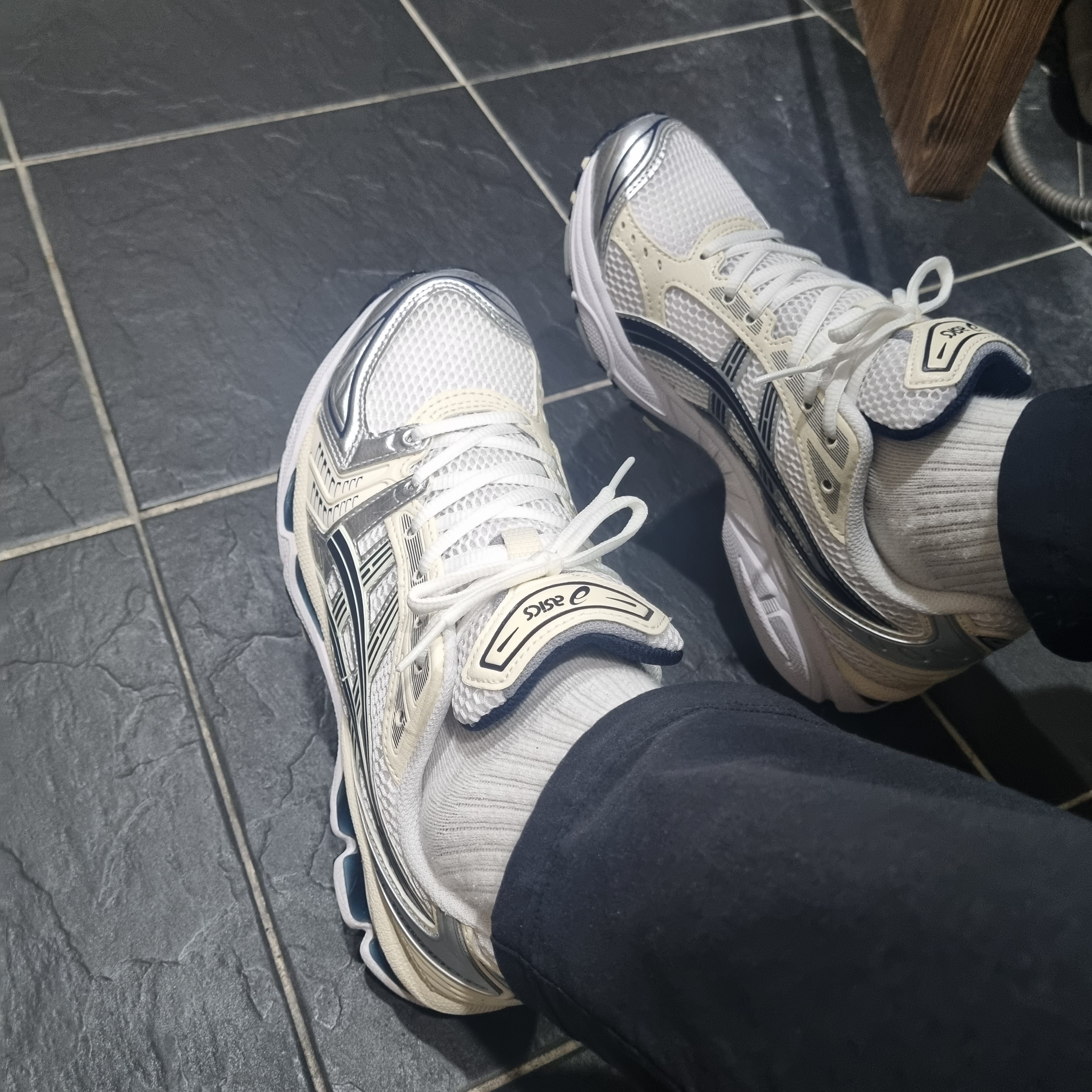 (W) Asics Gel-Kayano 14 White Midnight 착용 스타일 - 2