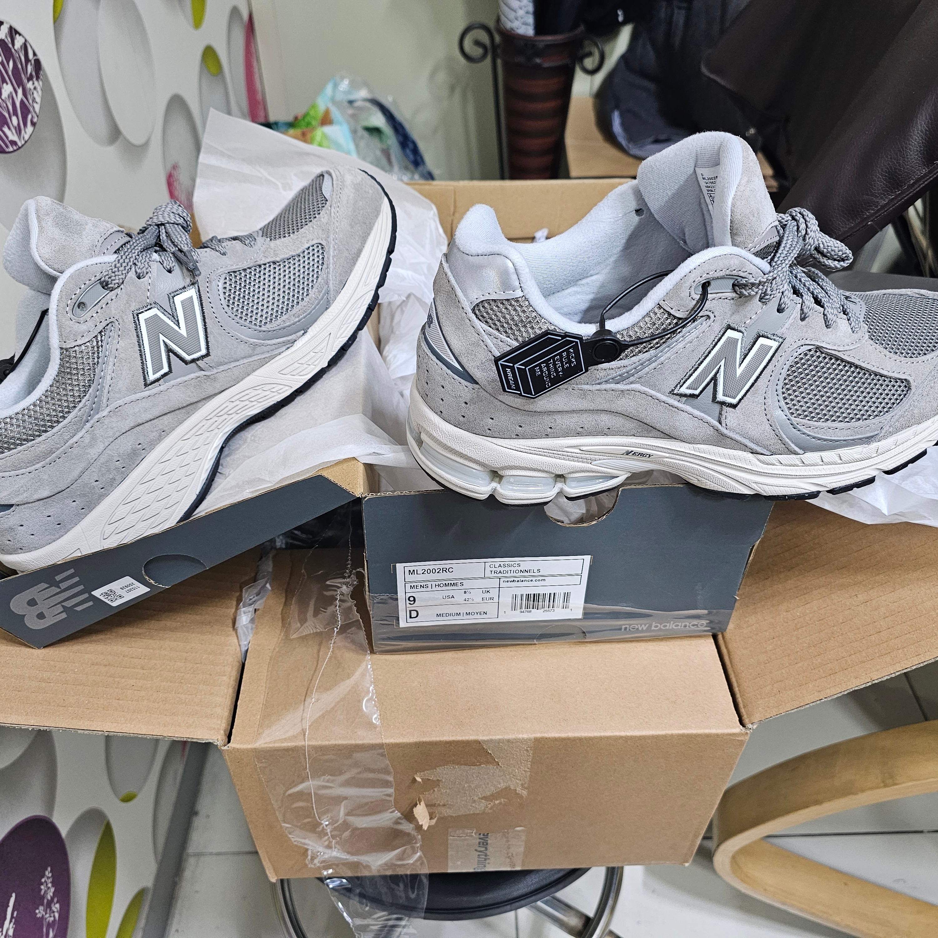 New Balance 2002R Grey 착용 스타일