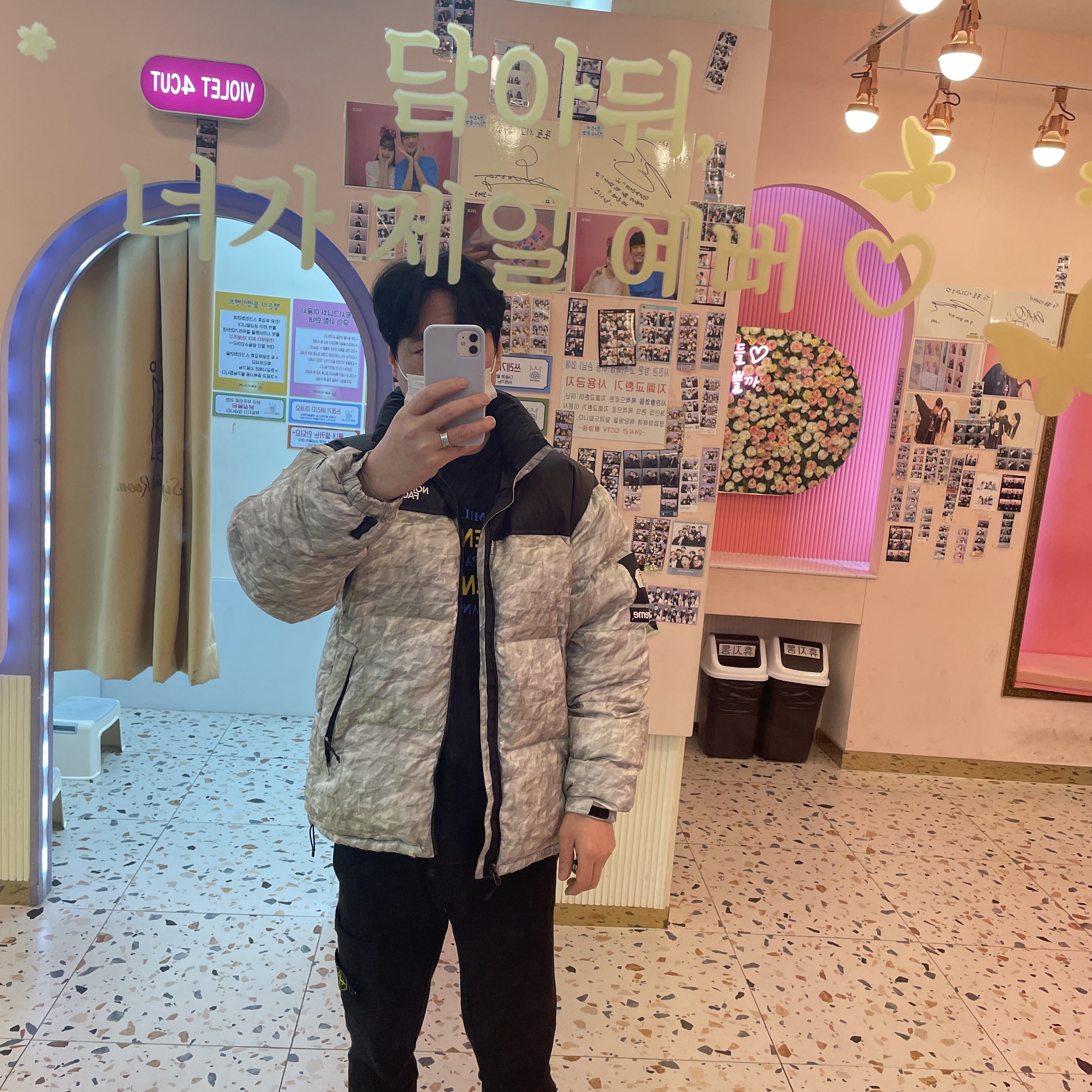 Supreme x The North Face Paper Print Nuptse Jacket - 19FW 착용 스타일 - 1