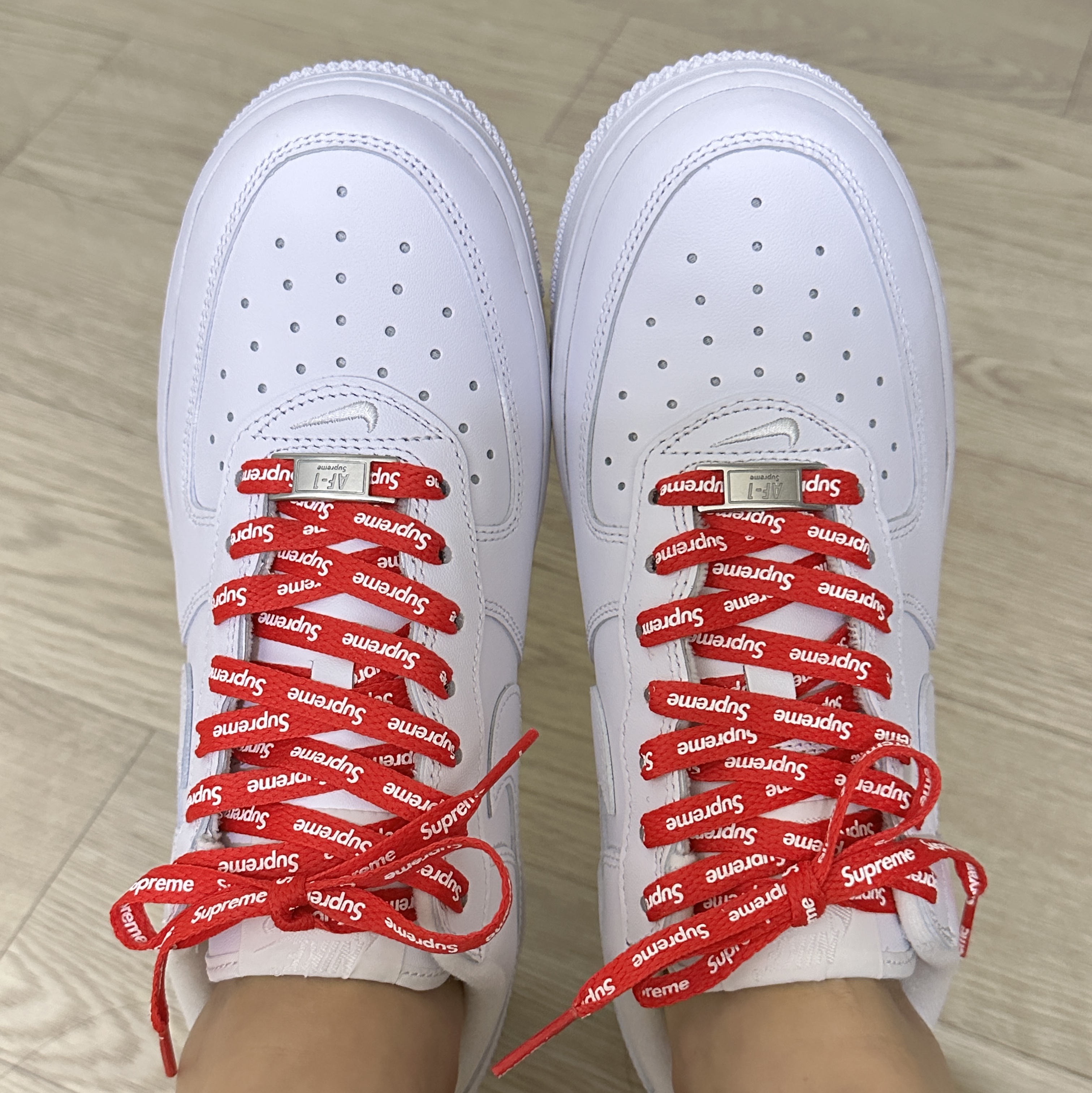 Nike x Supreme Air Force 1 Low White 착용 스타일 - 3