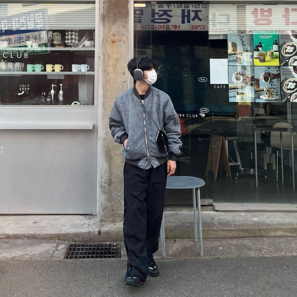AOP Snap Track Pants Meta Black, Apple AirPods Max Lightning Silver (Korean Ver.) 착용 스타일 - 3