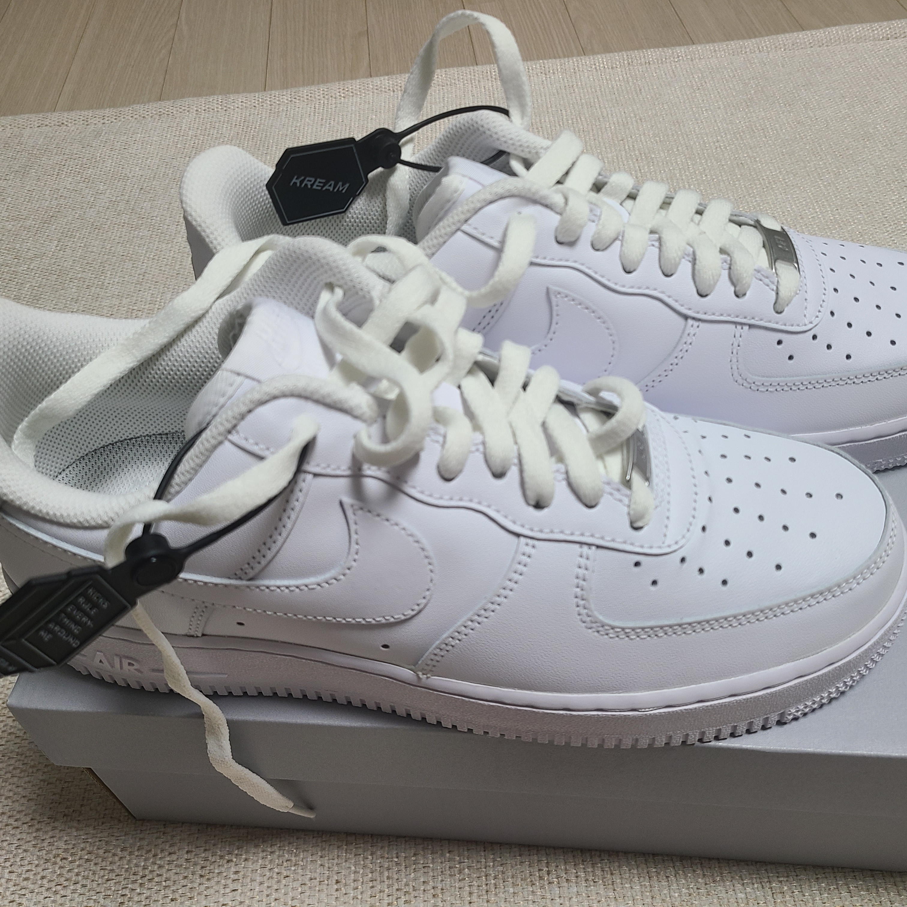 Nike Air Force 1 '07 Low White 착용 스타일