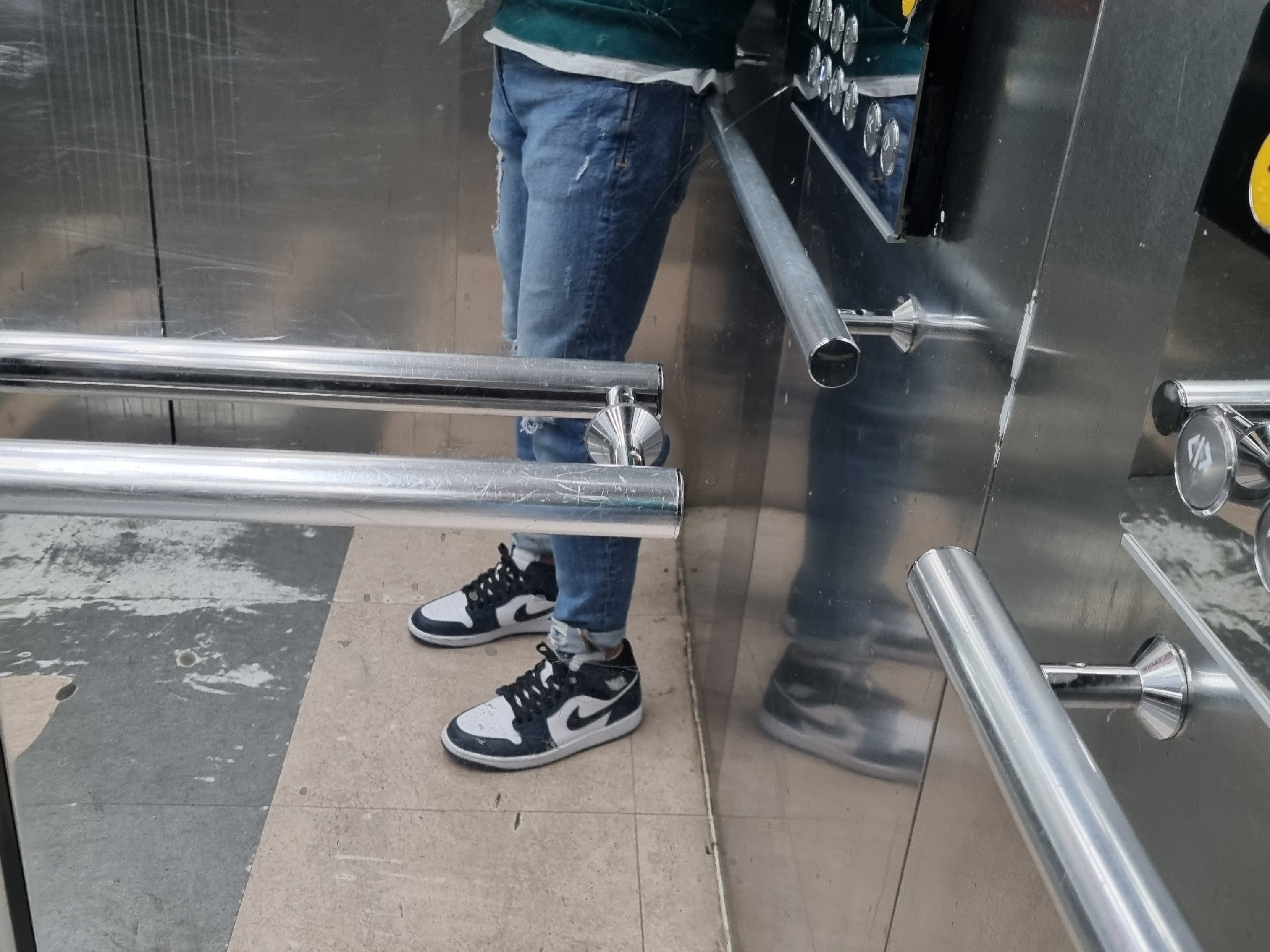 Jordan 1 Mid Dark Teal 착용 스타일