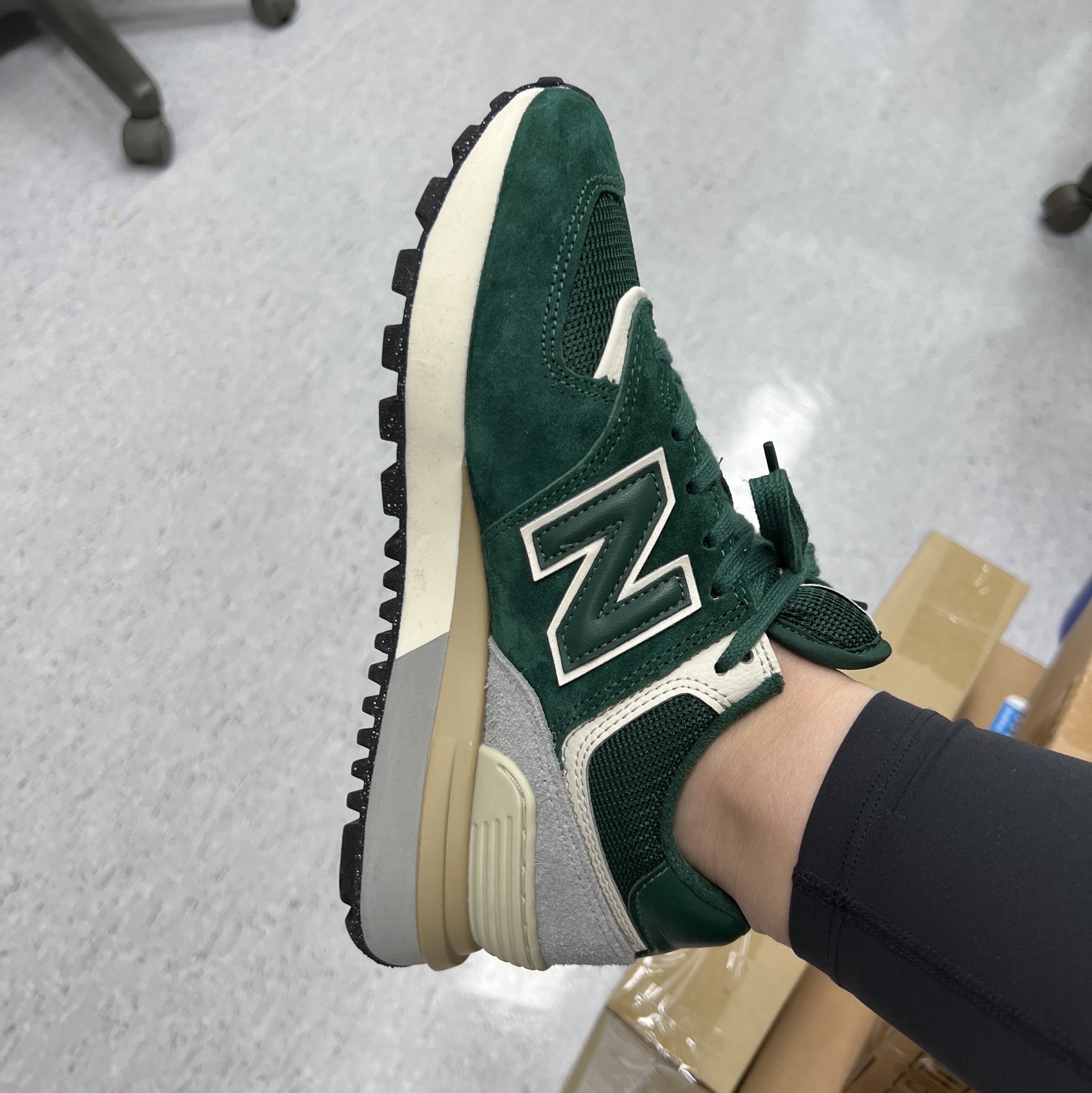 New Balance 574 Legacy Green 착용 스타일 - 2