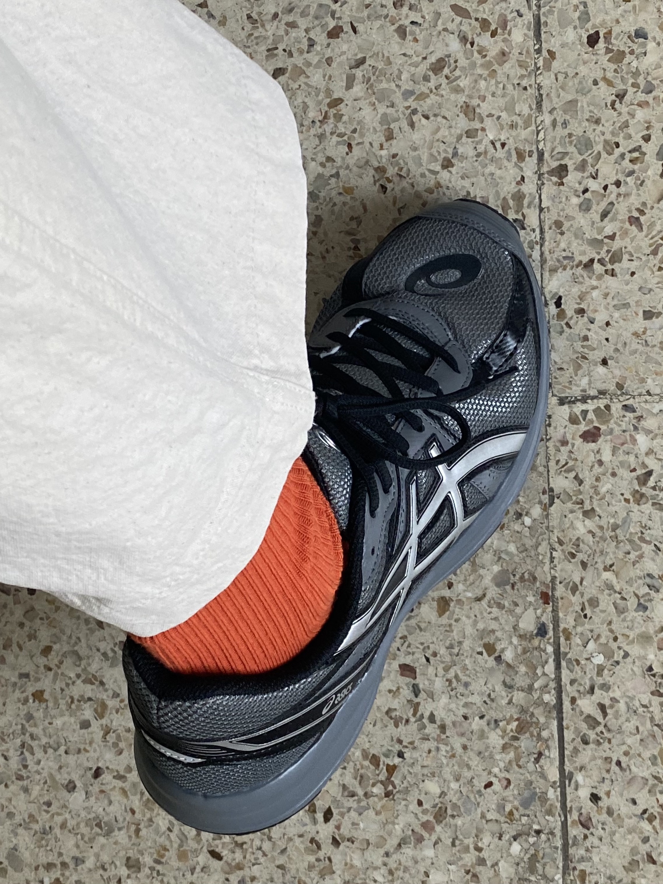 Asics Jog 100 S Steel Grey - 2E Wide 착용 스타일 - 4