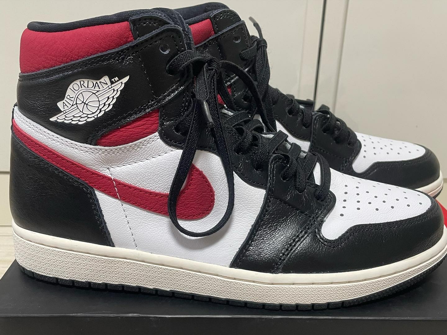 Jordan 1 Retro High OG Gym Red 착용 스타일 - 2