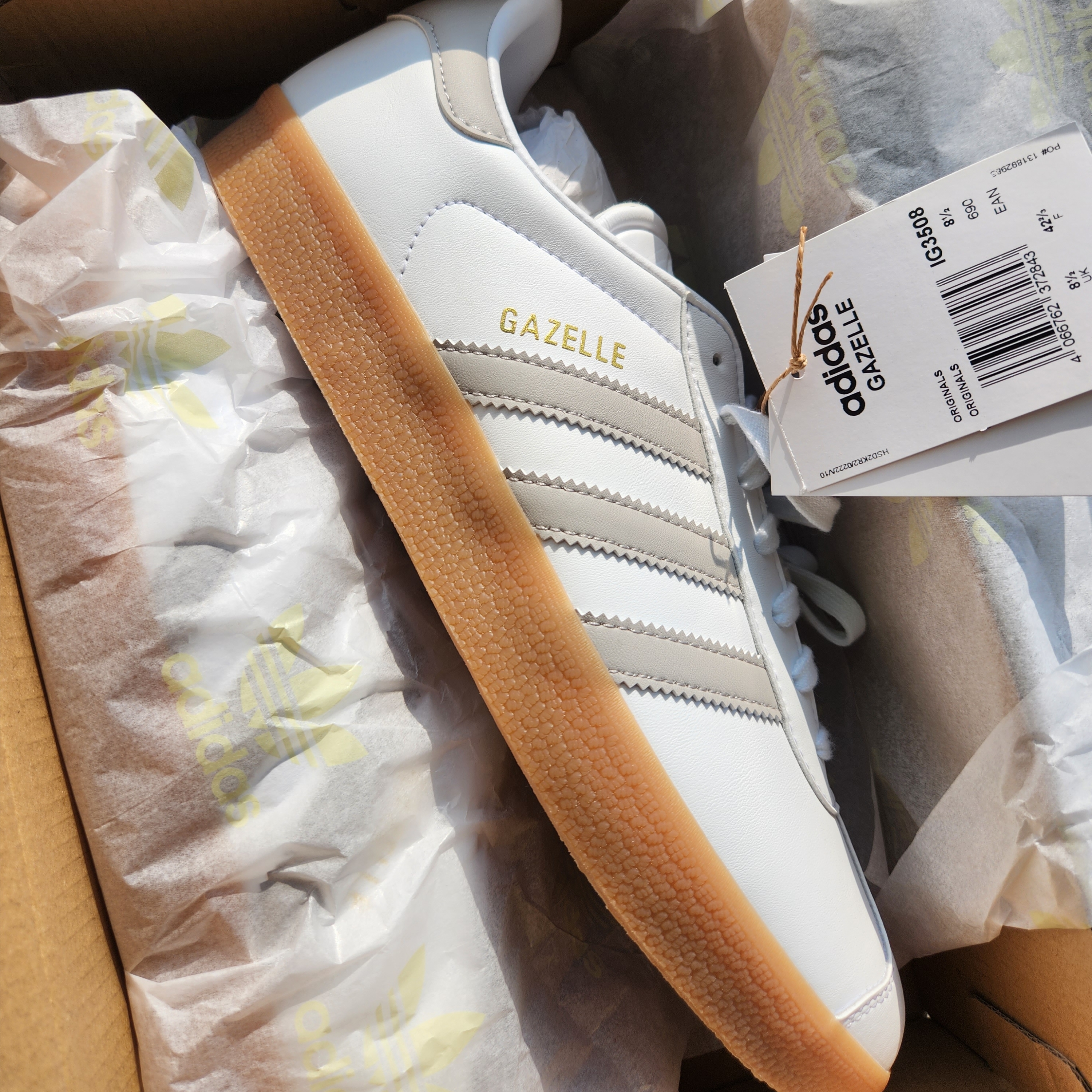 Adidas Gazelle White Grey 착용 스타일
