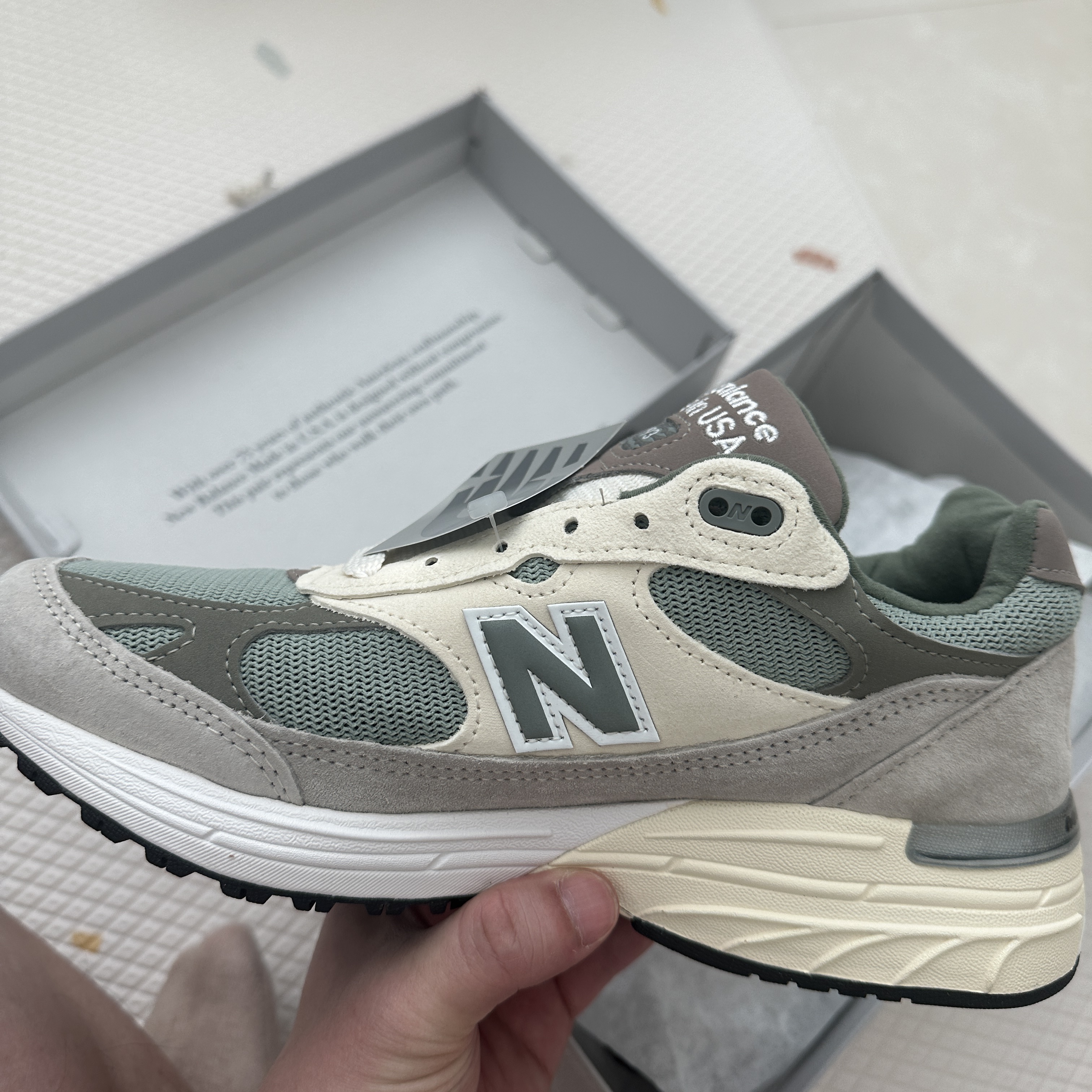 New Balance x Kith 993 Made in USA Peyote 착용 스타일