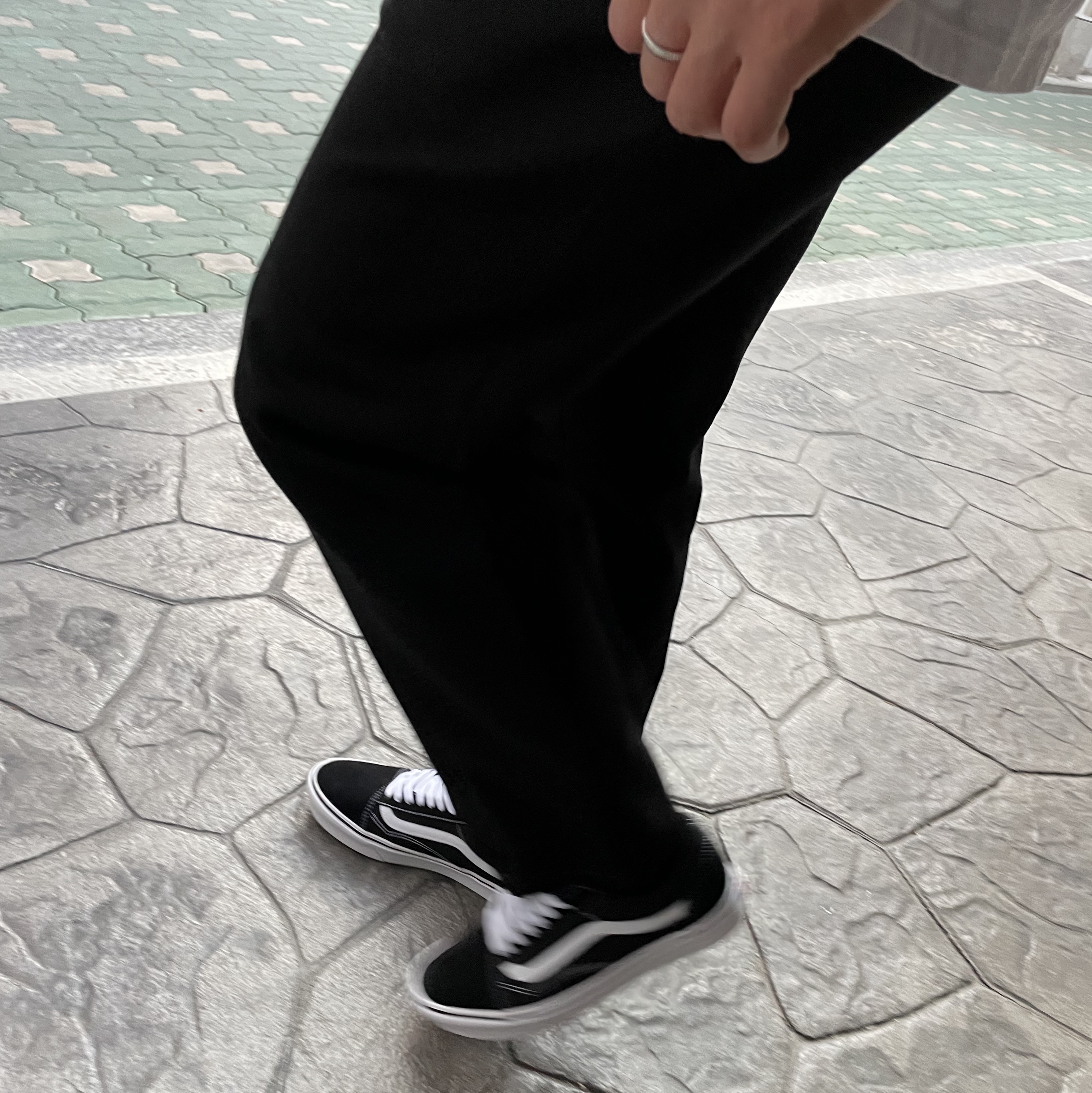 Vans ComfyCush Old Skool Black True white 착용 스타일 - 1