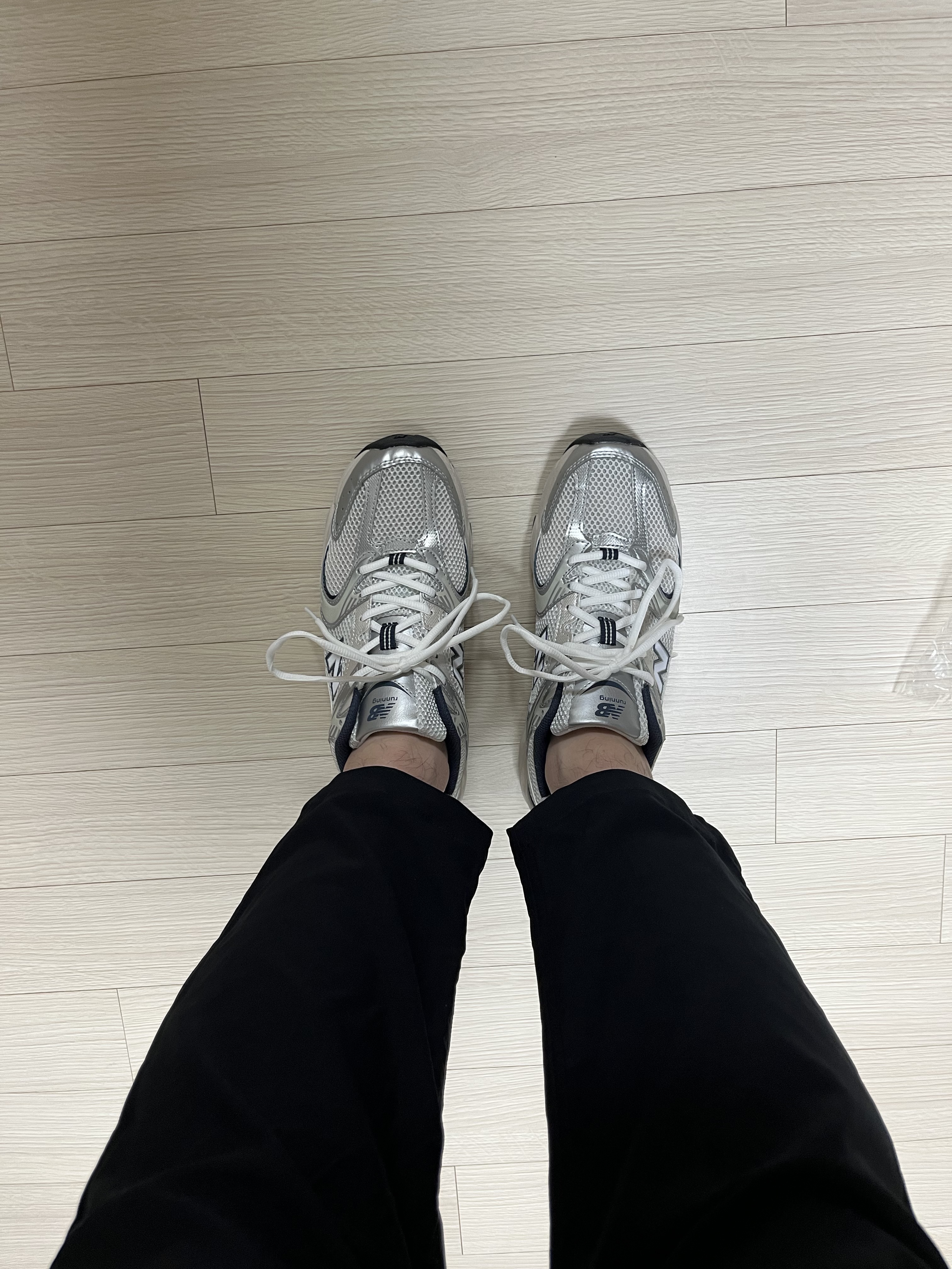 New Balance 530 Steel Grey 착용 스타일 - 2