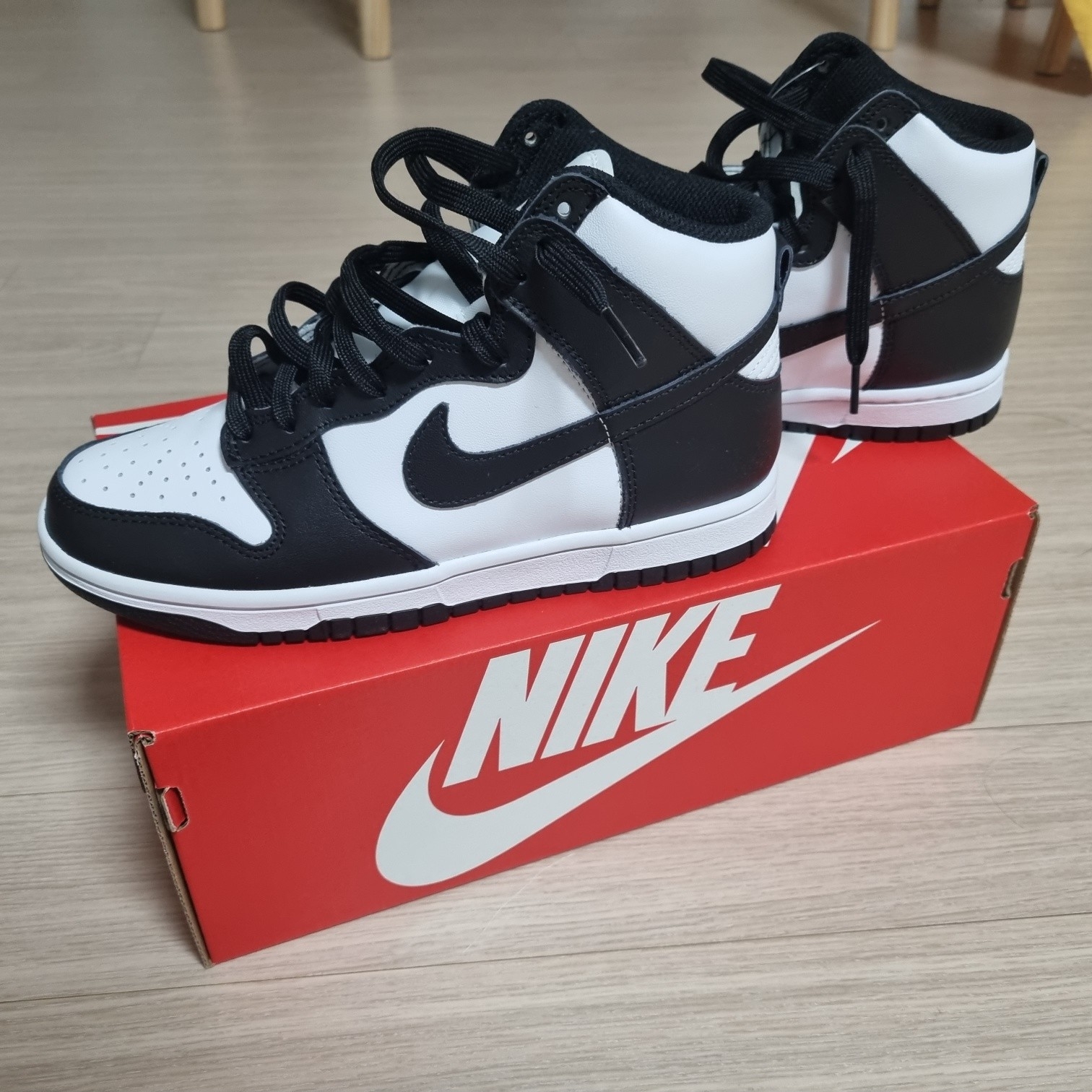 (W) Nike Dunk High Black and White 착용 스타일