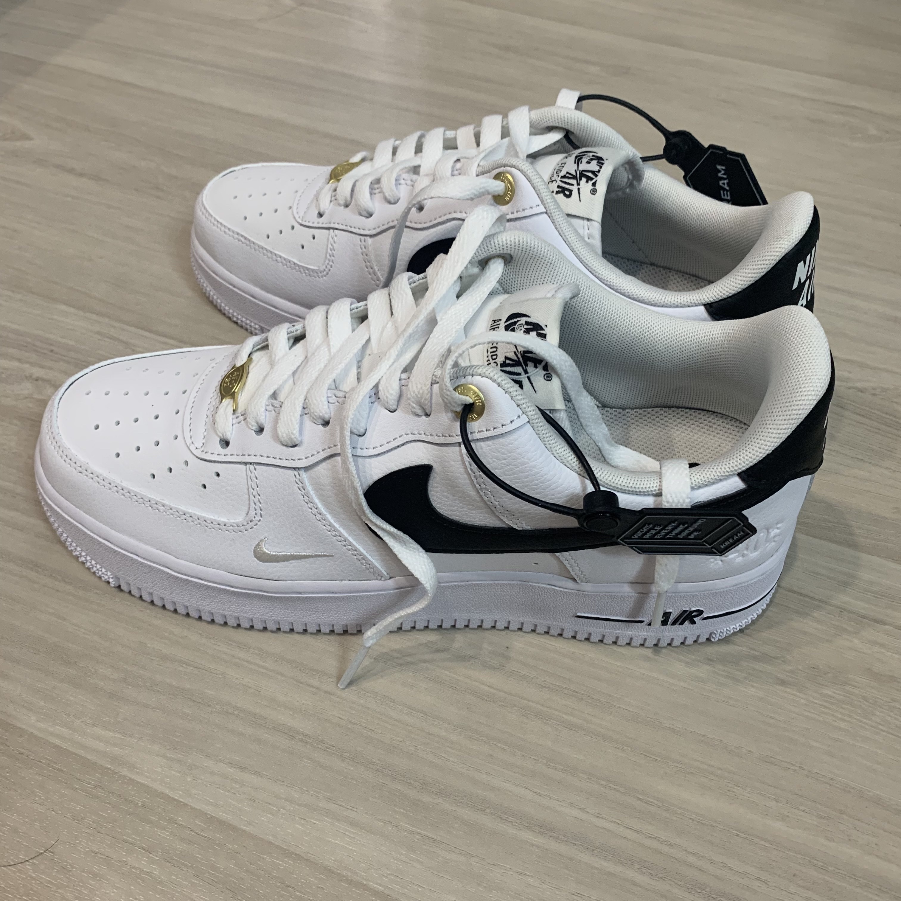 Nike Air Force 1 '07 LV8 40th Anniversary Join Forces White Black 착용 스타일