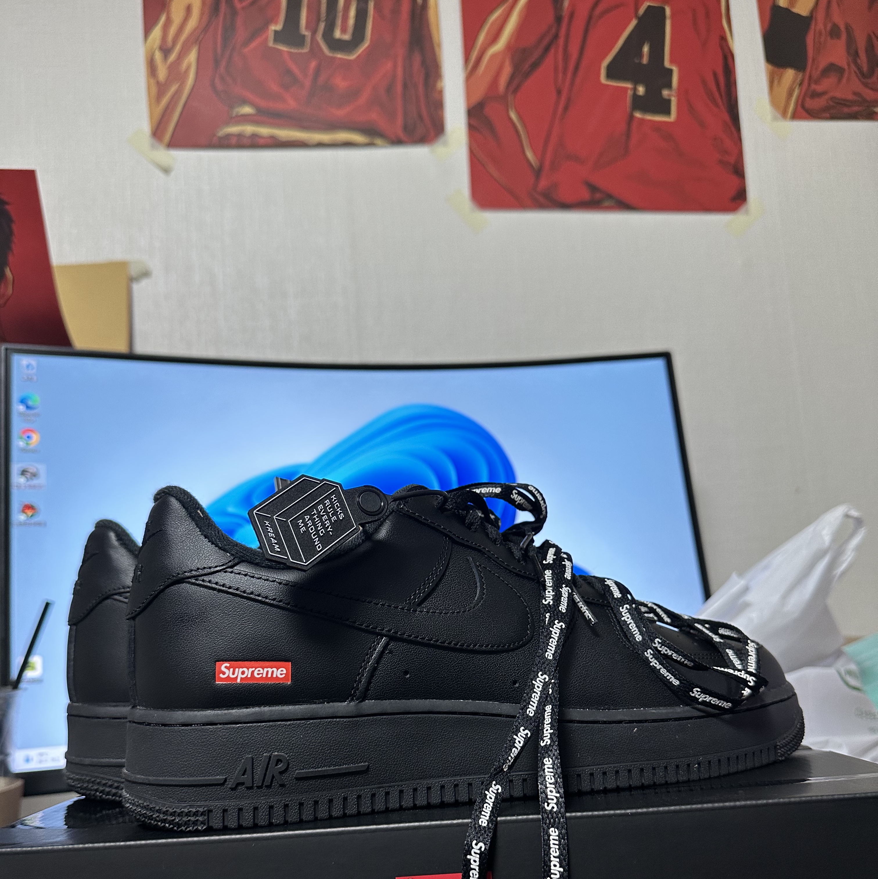 Nike x Supreme Air Force 1 Low Black 착용 스타일
