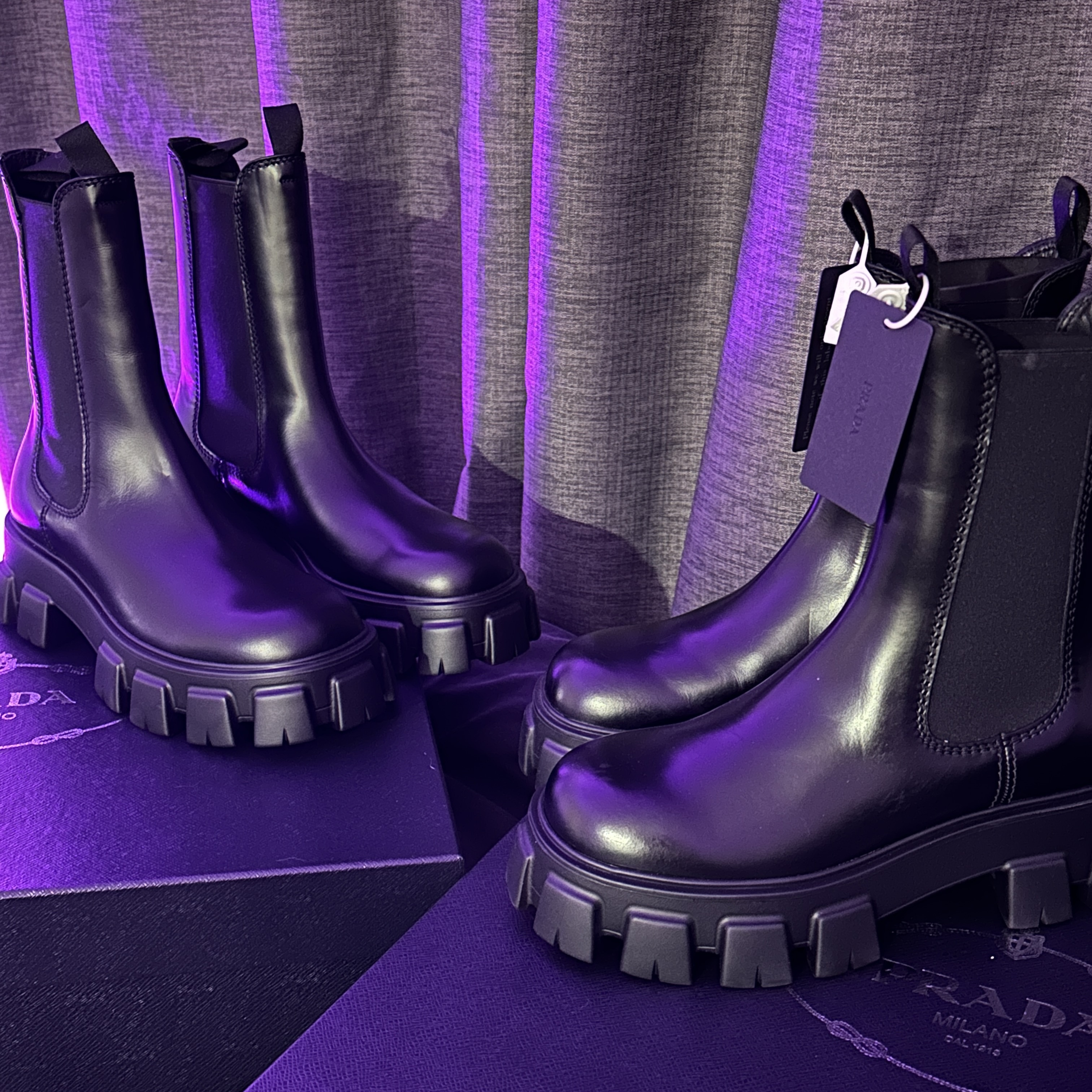 Prada Monolith Brushed Leather Chelsea Boots Black 착용 스타일