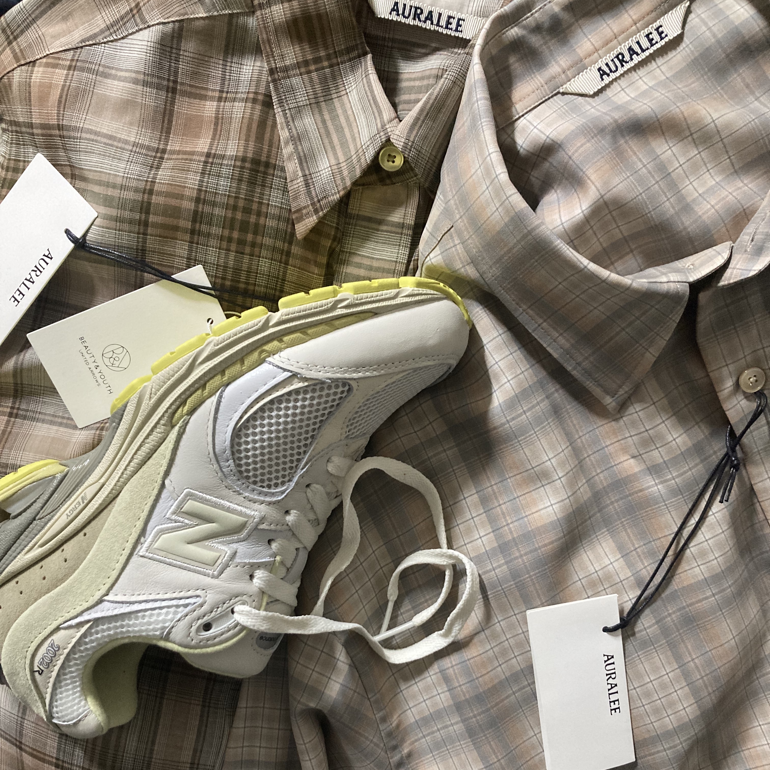 New Balance x Auralee 2002R White 착용 스타일 - 1