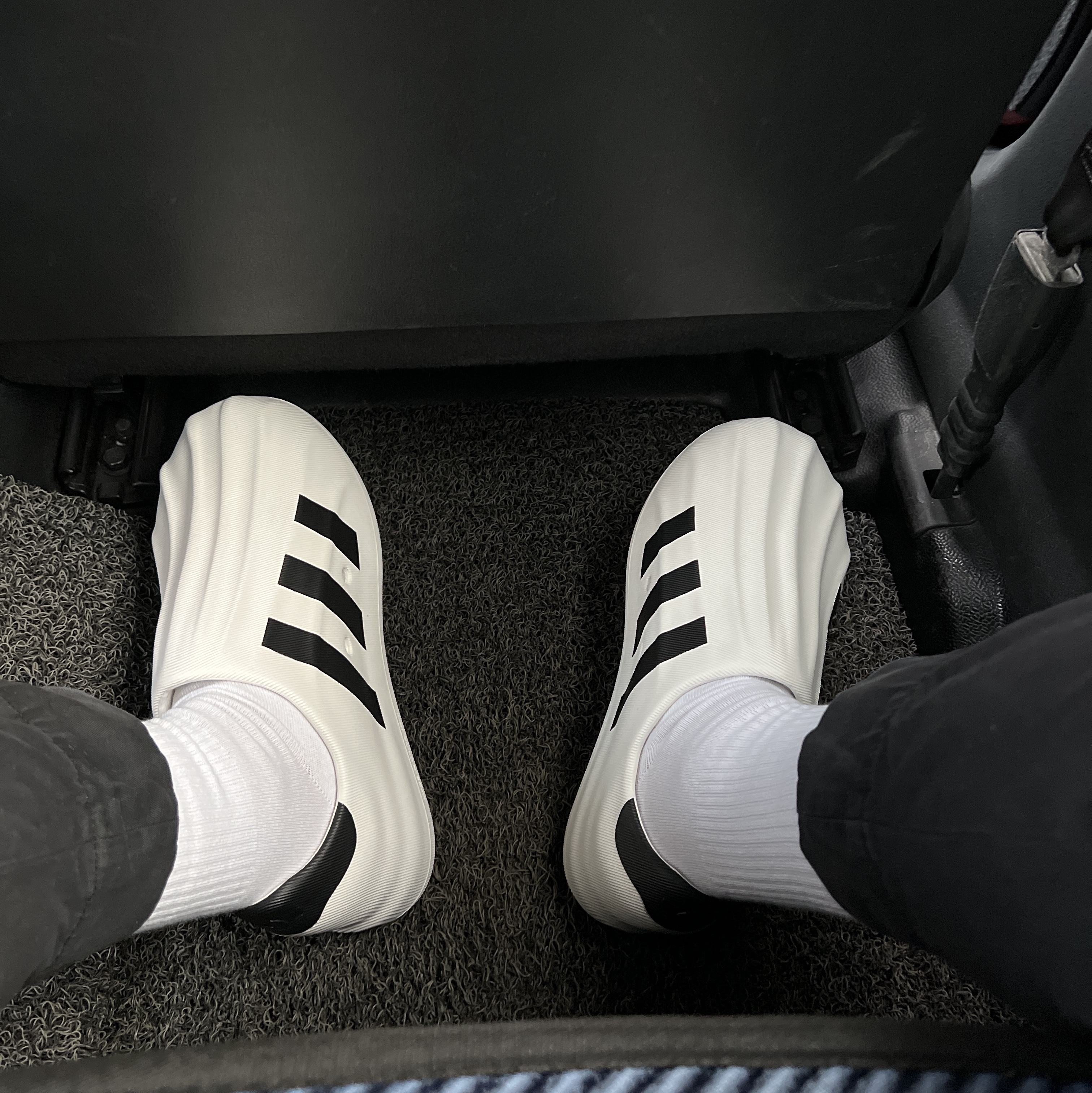 Adidas Adifom Superstar Core White 착용 스타일