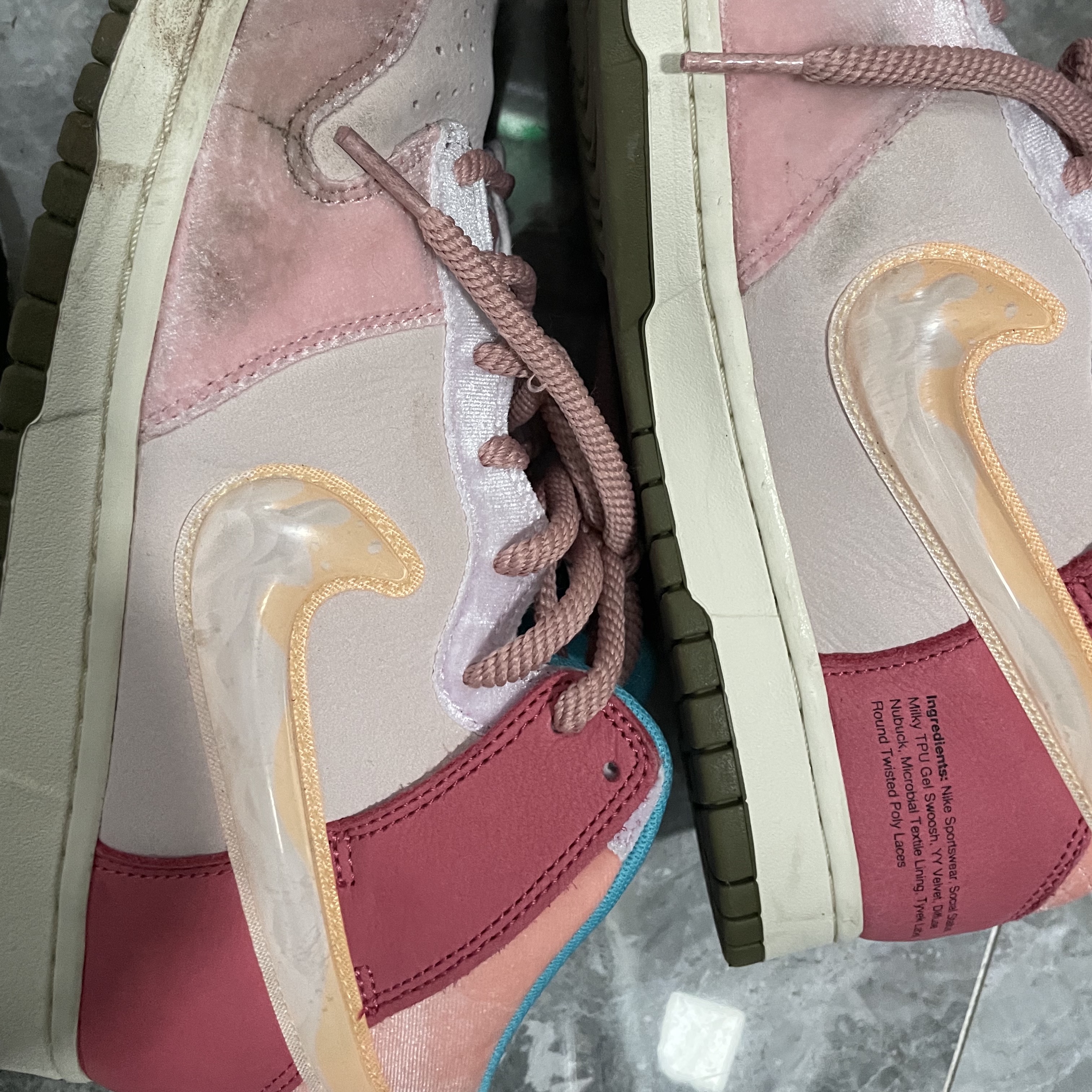Nike x Social Status Dunk Mid Free Lunch Strawberry Milk 착용 스타일