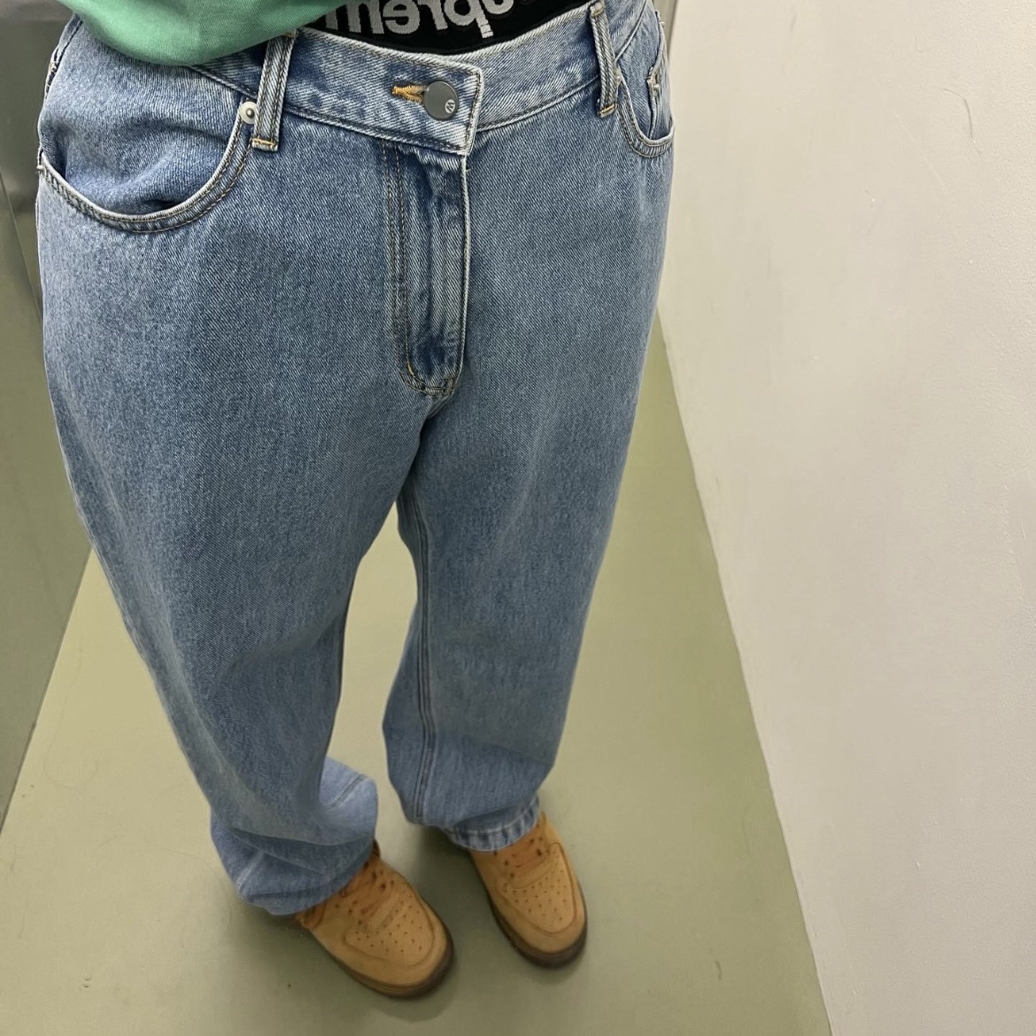 Supreme Hanes Boxer Briefs Black (4 Pack), Stussy Stock DSM Los Angeles T-Shirt Green 2021 착용 스타일